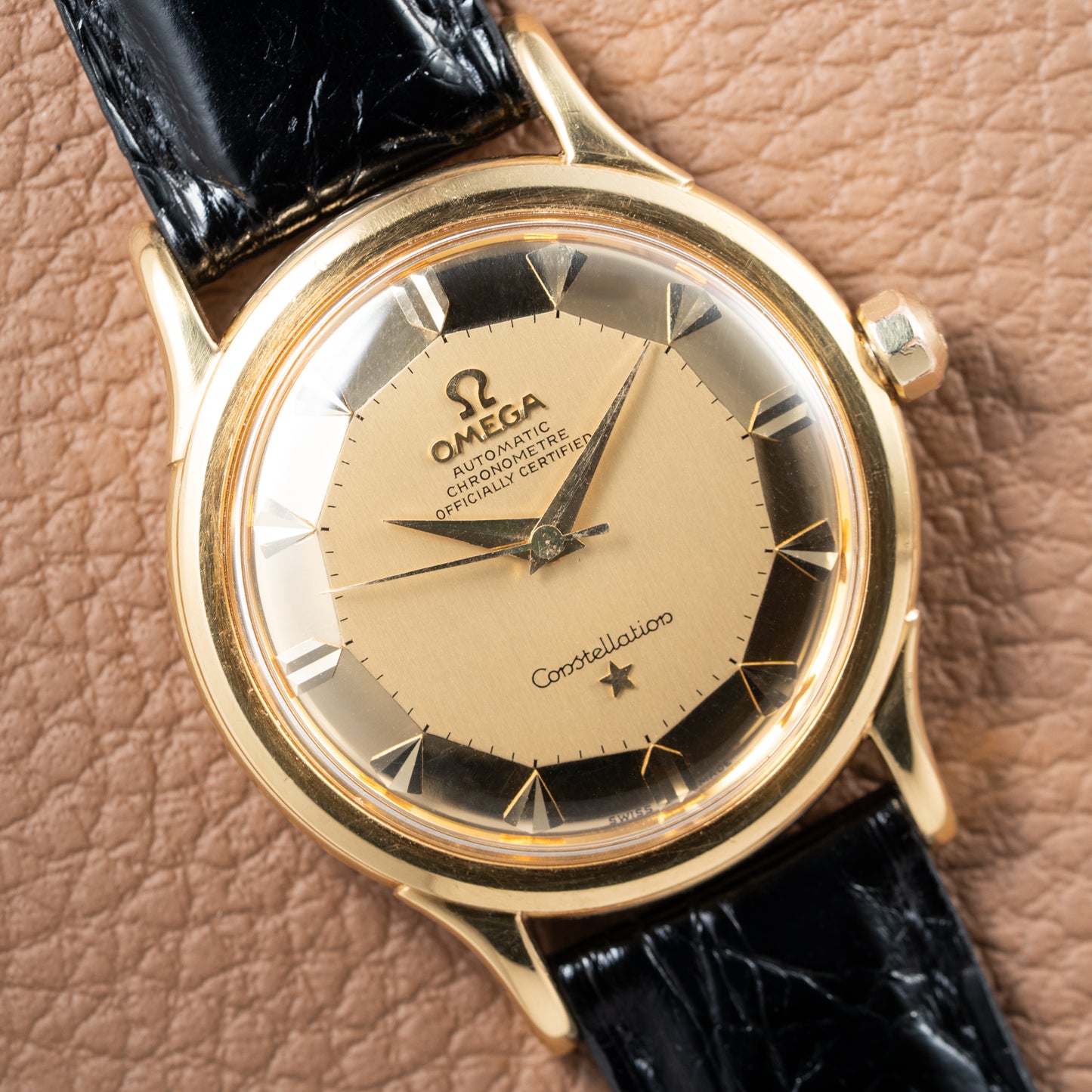 Omega Constellation Pie Pan DeLuxe Gold 18K Ref. 2699 from 1952 Early First Model