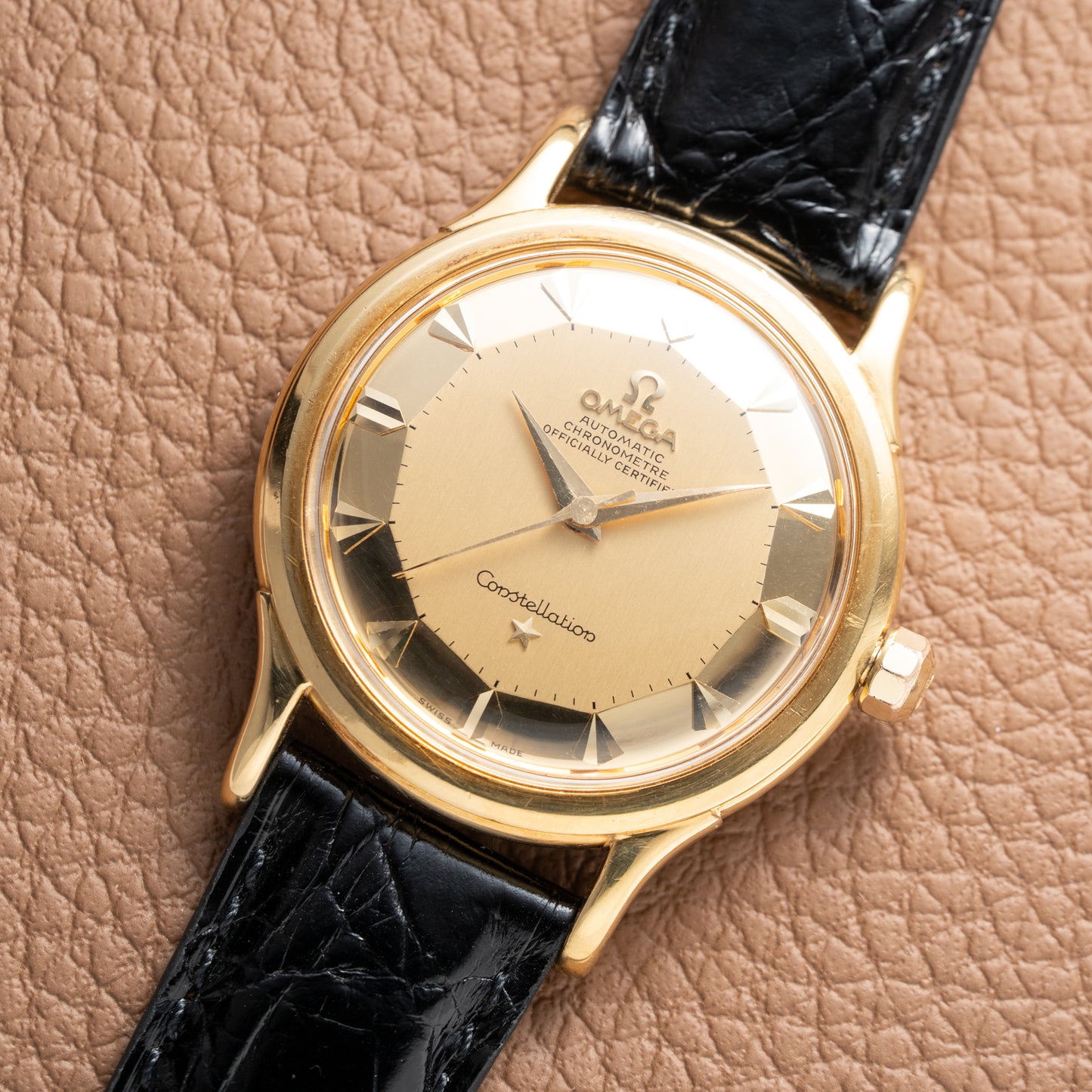 Omega Constellation Pie Pan DeLuxe Gold 18K Ref. 2699 from 1952 Early First Model