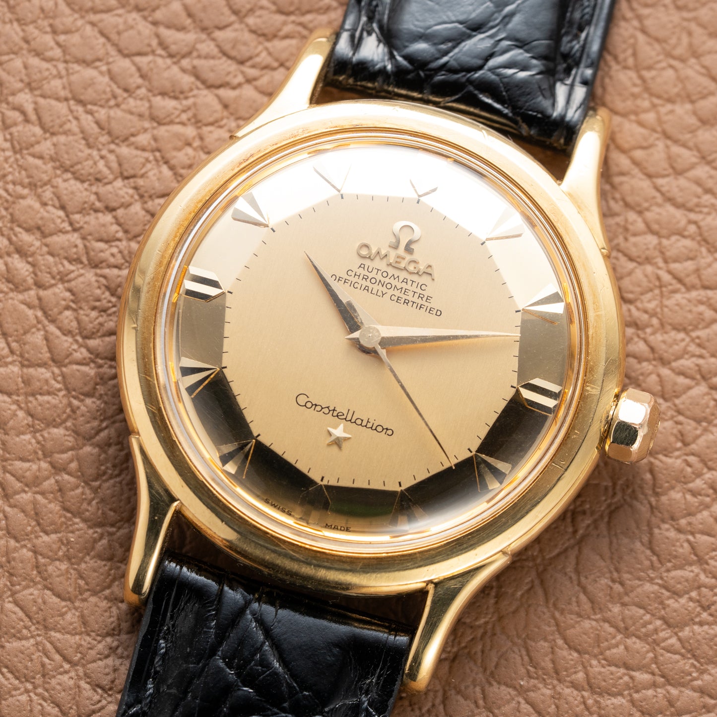 Omega Constellation Pie Pan DeLuxe Gold 18K Ref. 2699 from 1952 Early First Model