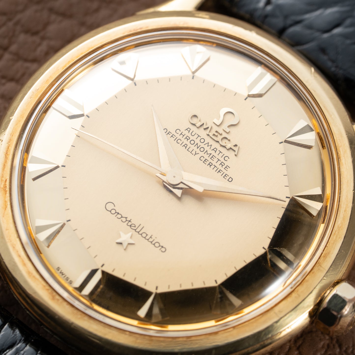 Omega Constellation Pie Pan DeLuxe Gold 18K Ref. 2699 from 1952 Early First Model
