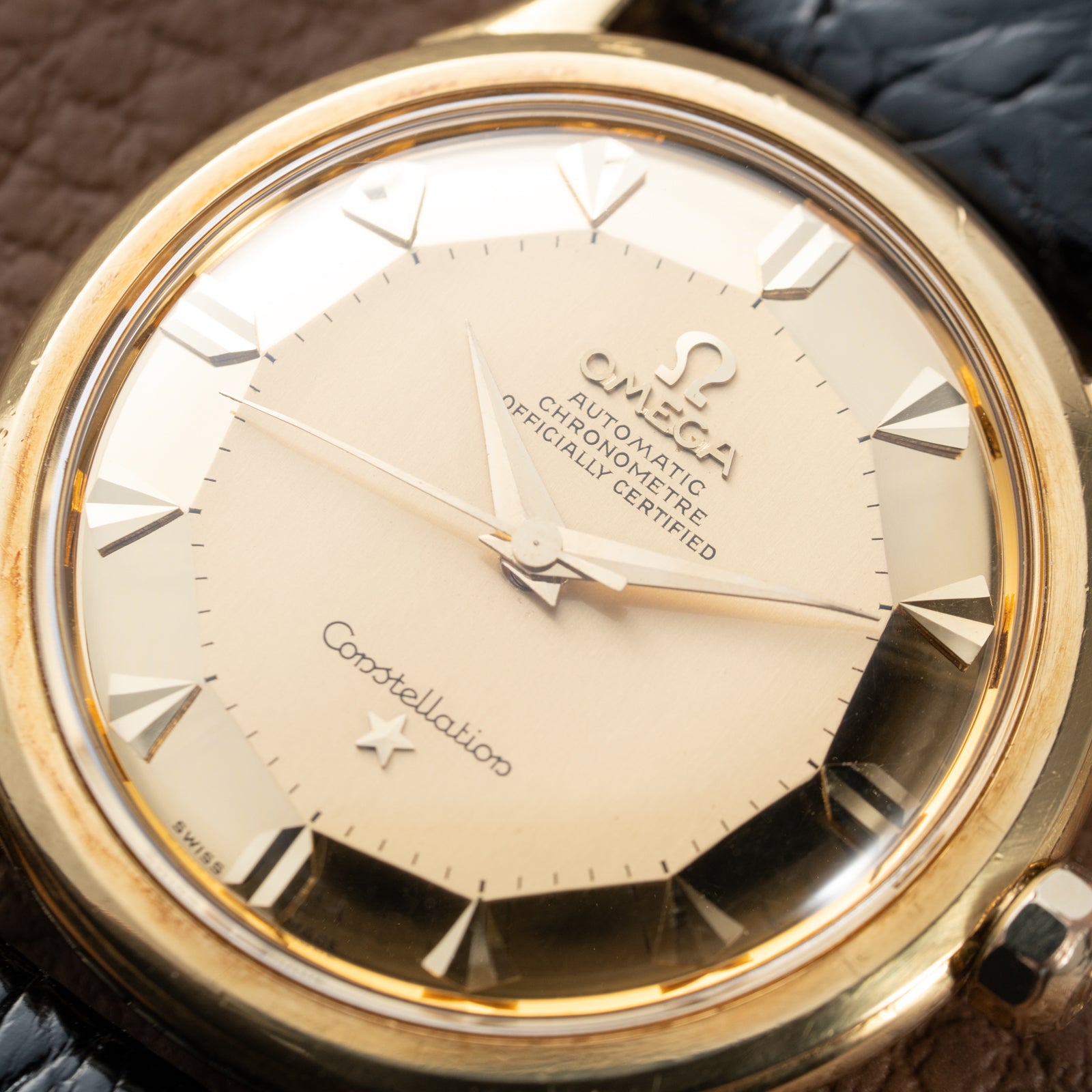Omega Constellation Pie Pan DeLuxe Gold 18K Ref. 2699 from 1952 Early First Model