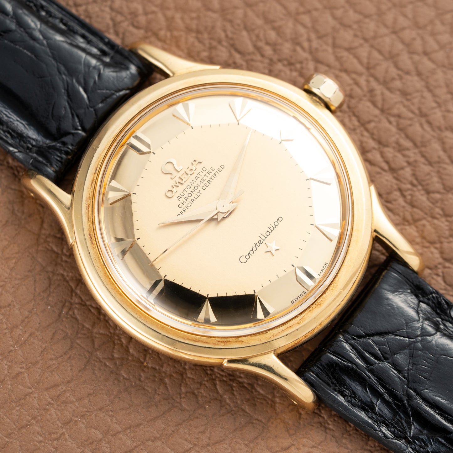 Omega Constellation Pie Pan DeLuxe Gold 18K Ref. 2699 from 1952 Early First Model