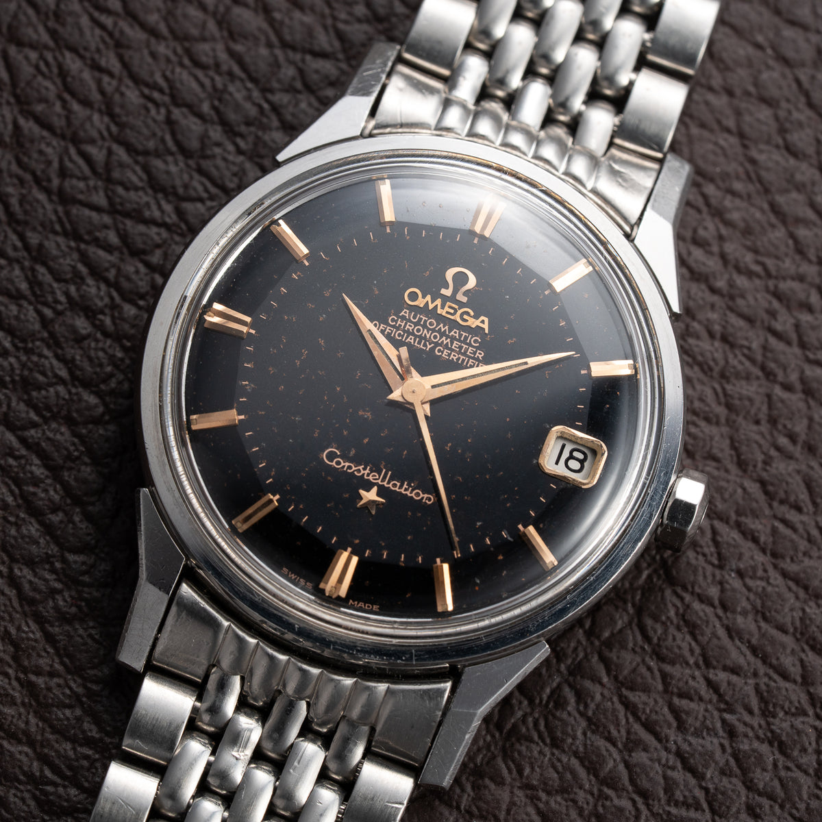 Omega Constellation Pie Pan Black Gilt Dial Dogleg Lugs Ref. 14902 From 1962