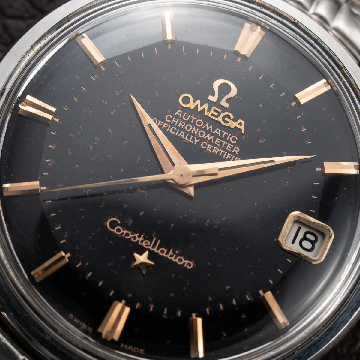 Omega Constellation Pie Pan Black Gilt Dial Dogleg Lugs Ref. 14902 From 1962