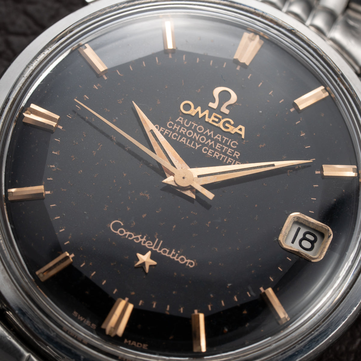 Omega Constellation Pie Pan Black Gilt Dial Dogleg Lugs Ref. 14902 From 1962