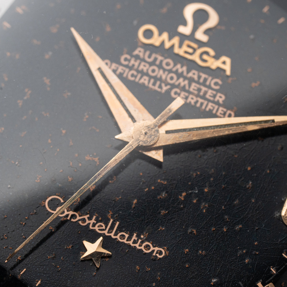 Omega Constellation Pie Pan Black Gilt Dial Dogleg Lugs Ref. 14902 From 1962