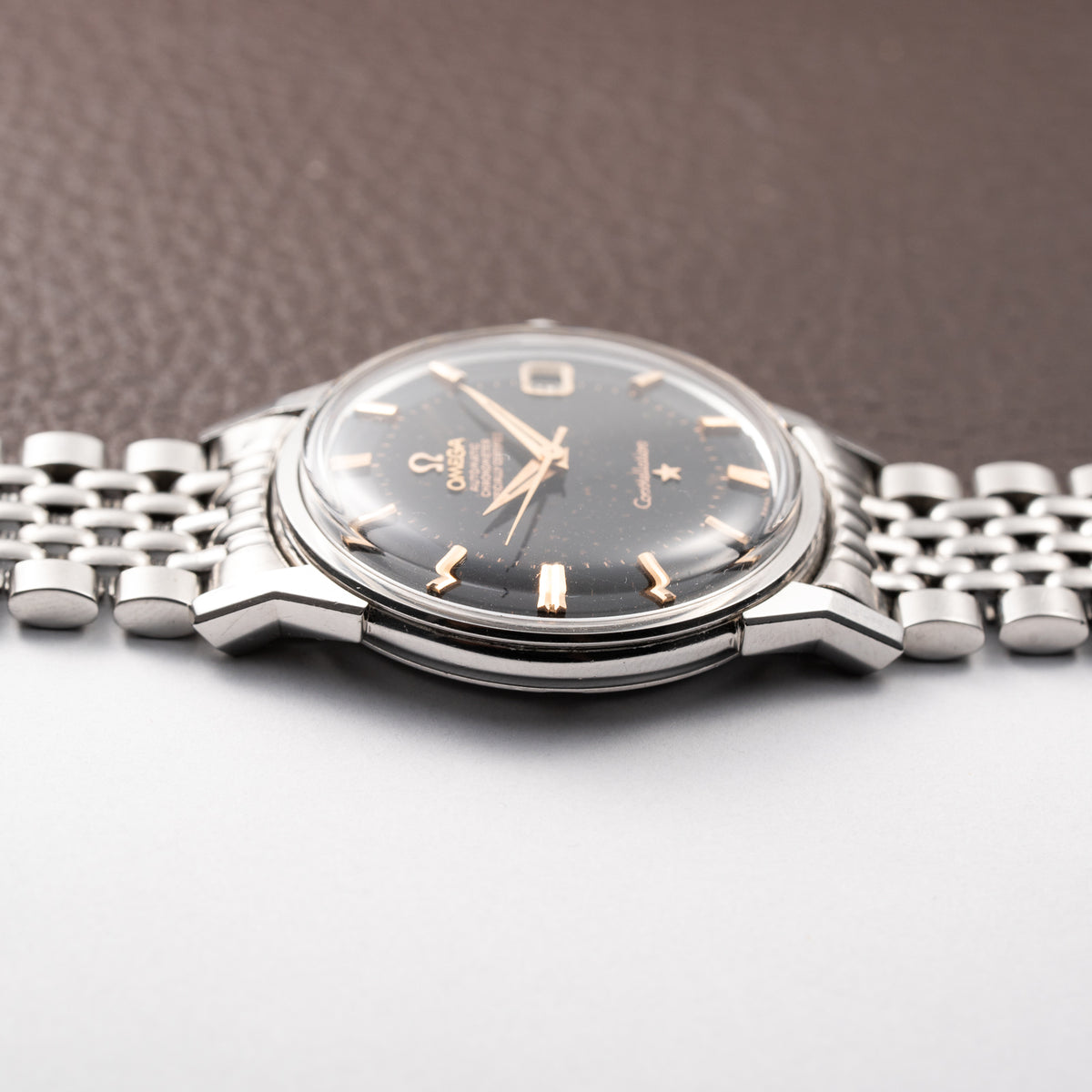 Omega Constellation Pie Pan Black Gilt Dial Dogleg Lugs Ref. 14902 From 1962