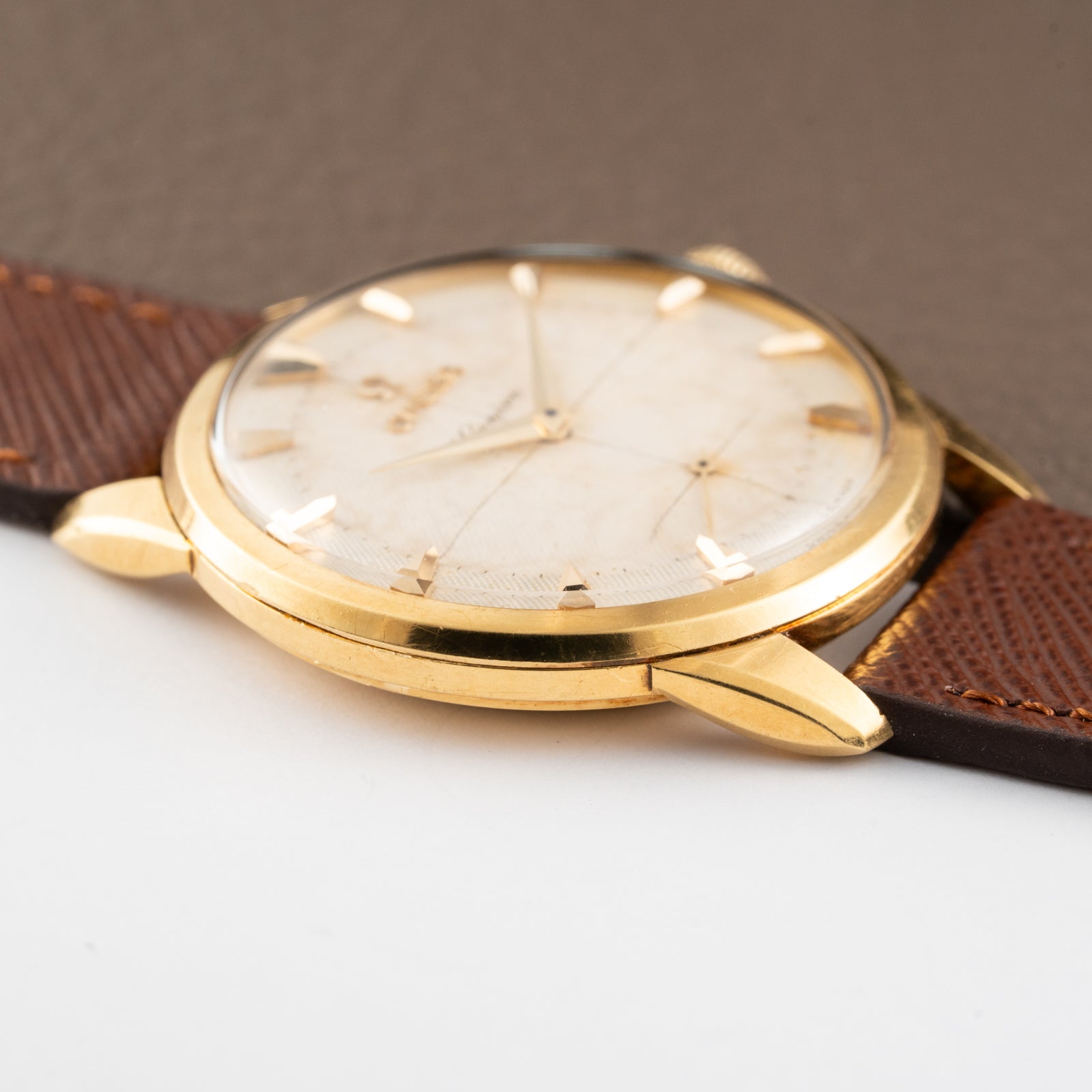 Omega Genève Honeycomb Oversize 18k Yellow Gold Ref. 2748 from 1954