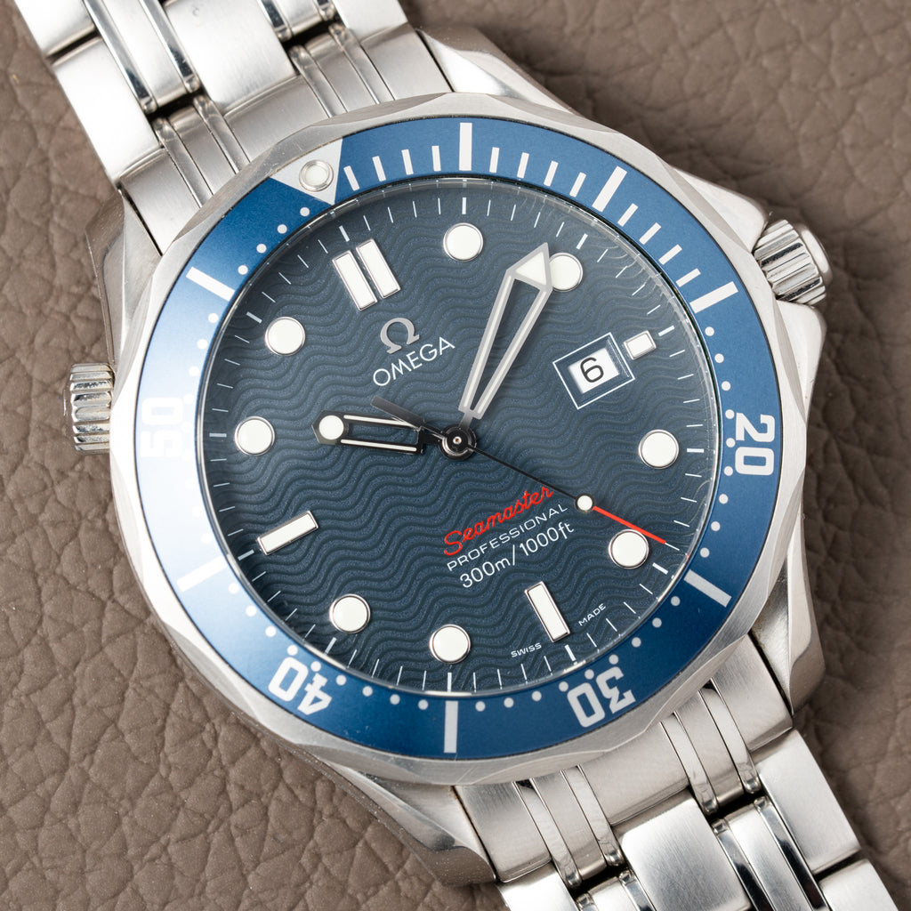 Omega Seamaster Quartz Blue Wave 300M Ref. 22218000 from 2012 with paper