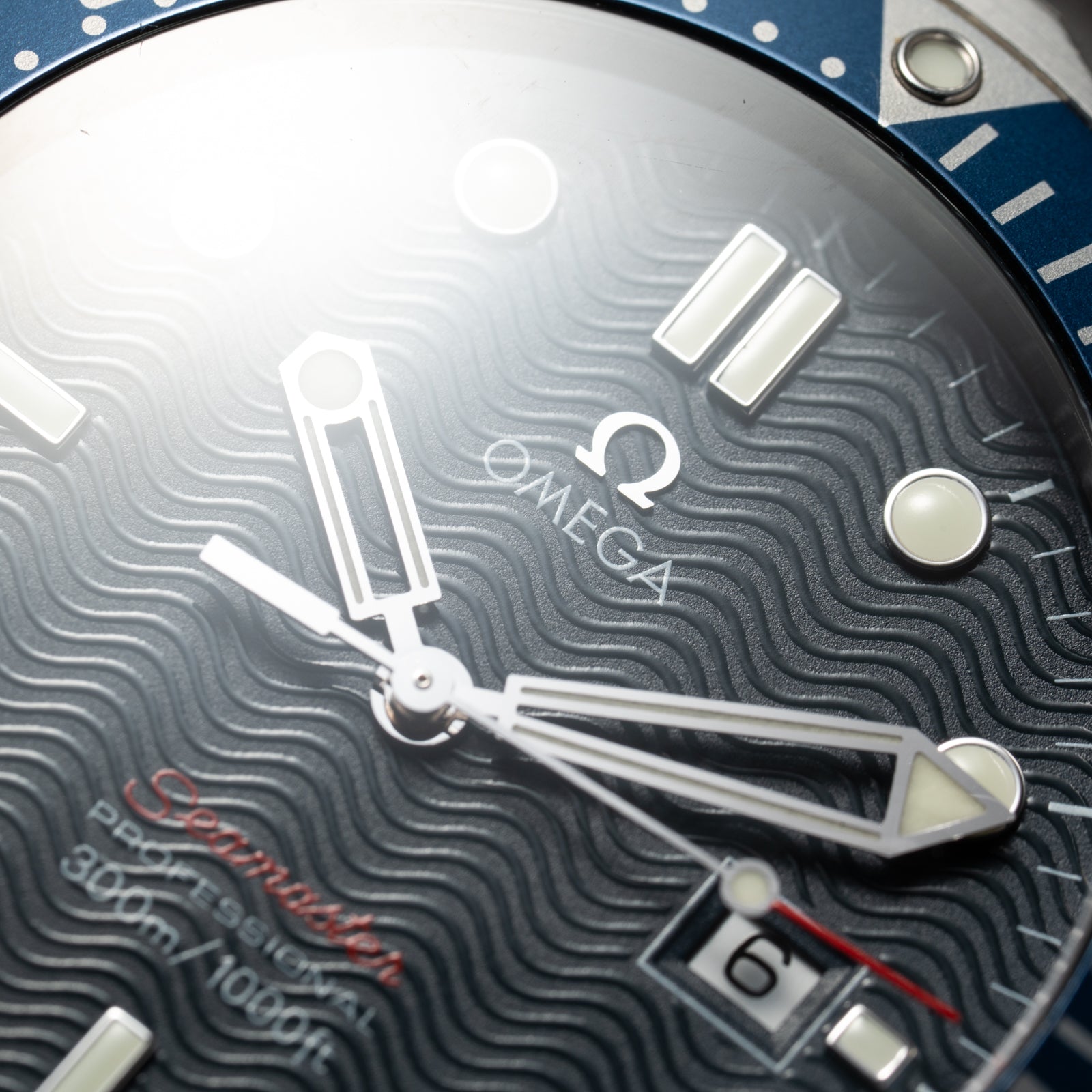 Omega Seamaster Quartz Blue Wave 300M Ref. 22218000 from 2012 with paper
