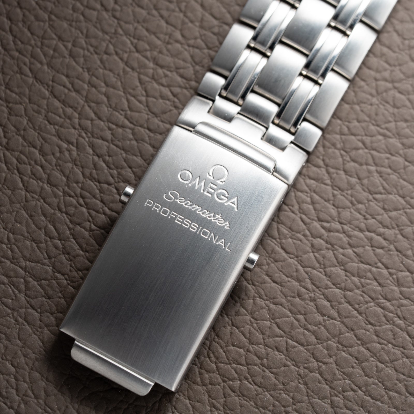 Omega Seamaster Quartz Blue Wave 300M Ref. 22218000 from 2012 with paper