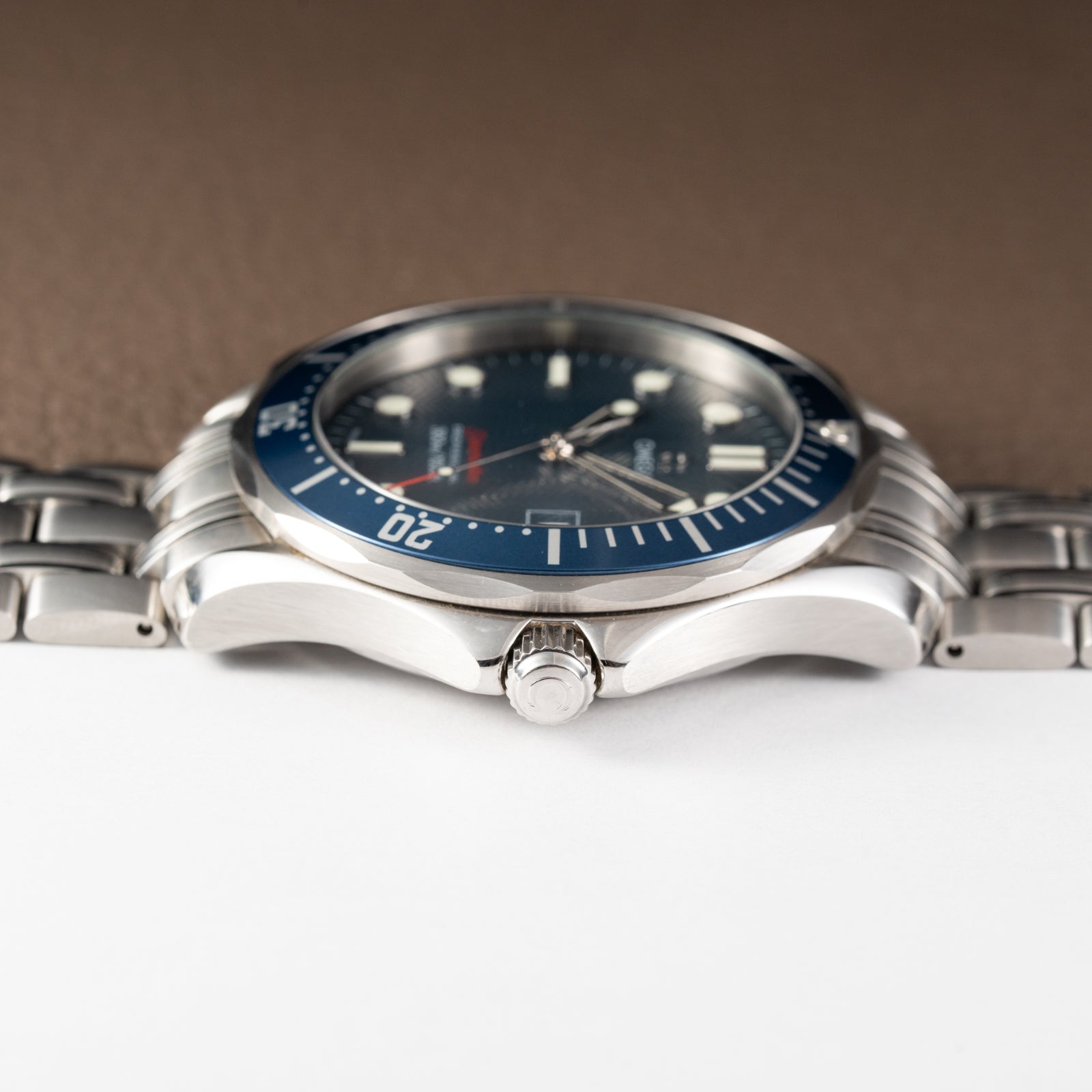 Omega Seamaster Quartz Blue Wave 300M Ref. 22218000 from 2012 with paper