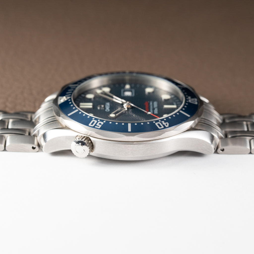 Omega Seamaster Quartz Blue Wave 300M Ref. 22218000 from 2012 with paper