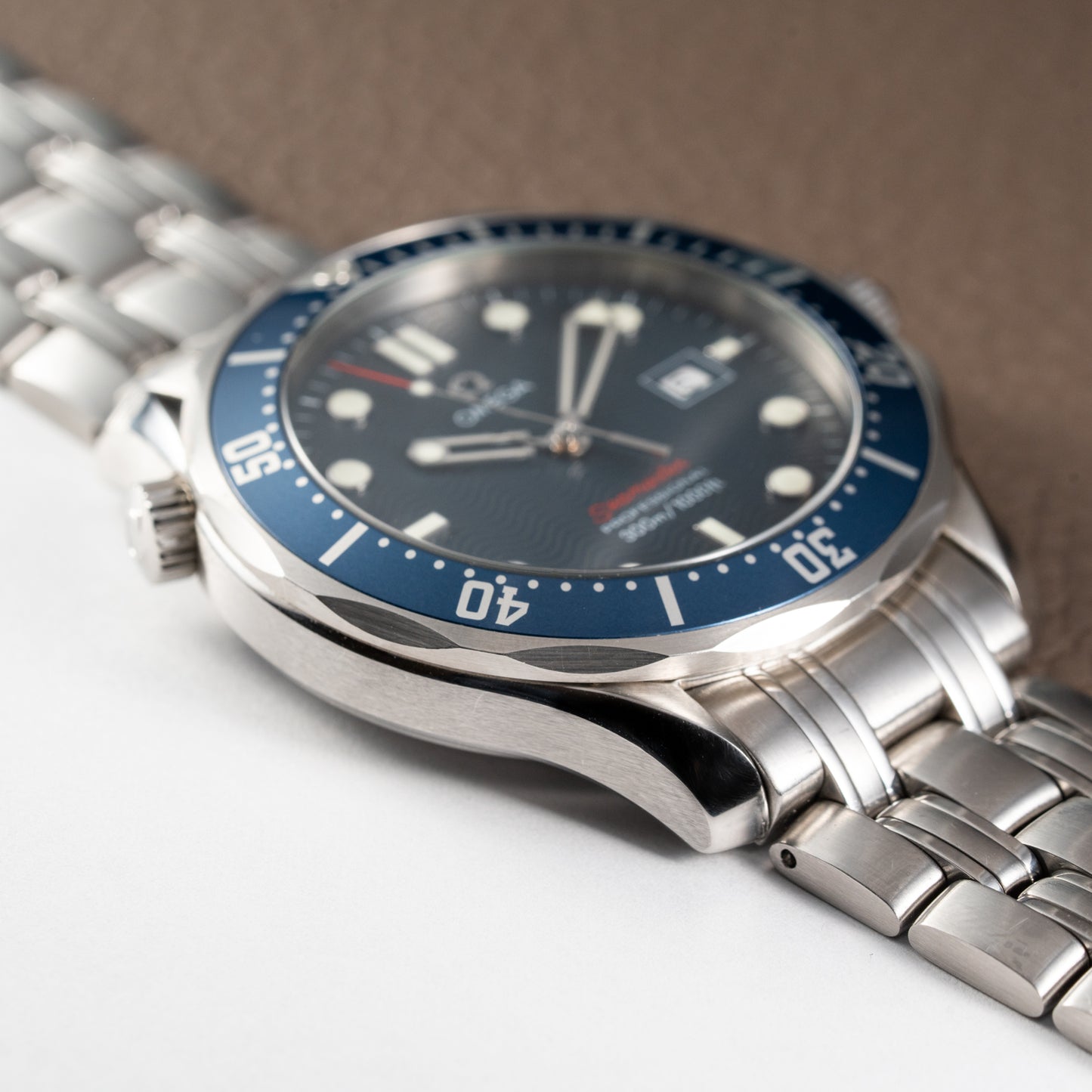 Omega Seamaster Quartz Blue Wave 300M Ref. 22218000 from 2012 with paper