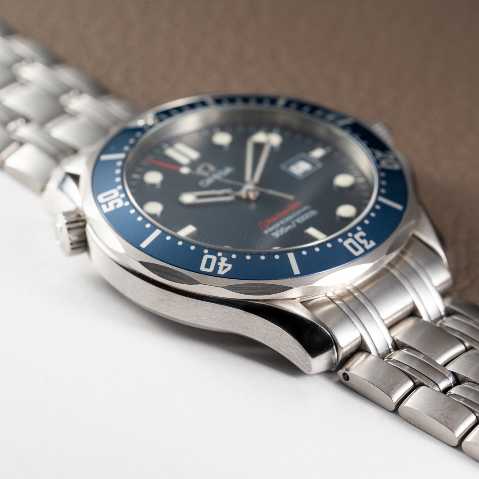 Omega Seamaster Quartz Blue Wave 300M Ref. 22218000 from 2012 with paper