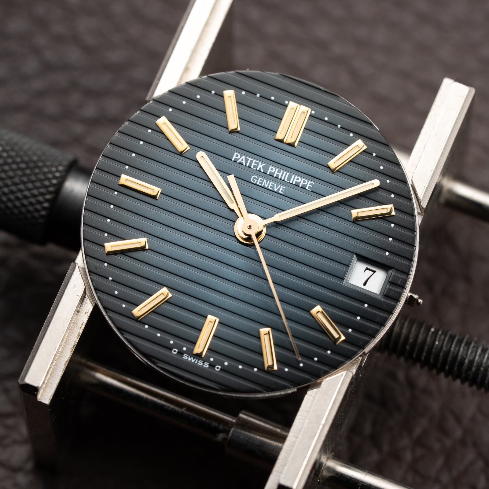 Patek Philippe Nautilus Blue Sigma Dial 18K Yellow Gold Patek Philippe Service 2020 Ref 3800 from 1990