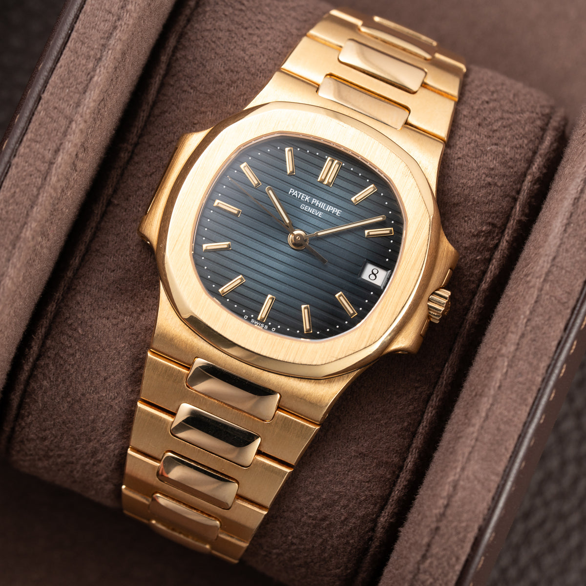 Patek Philippe Nautilus Blue Sigma Dial 18K Yellow Gold Patek Philippe Service 2020 Ref 3800 from 1990