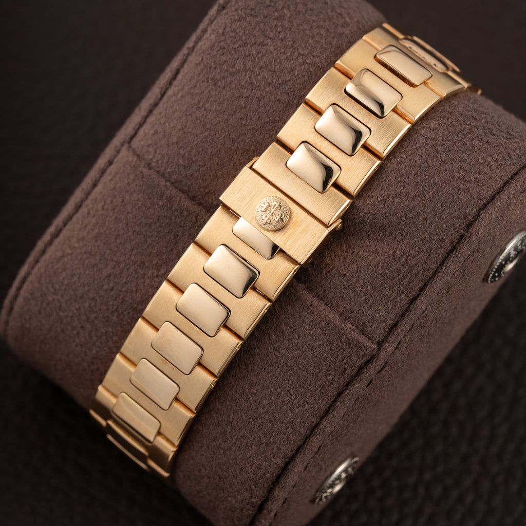 Patek Philippe Nautilus Blue Sigma Dial 18K Yellow Gold Patek Philippe Service 2020 Ref 3800 from 1990