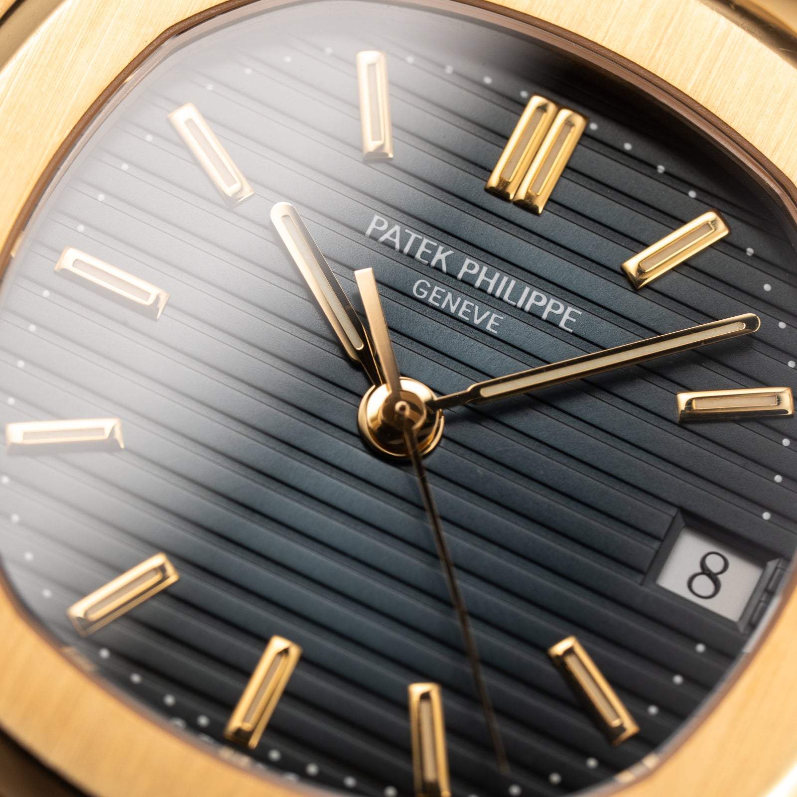 Patek Philippe Nautilus Blue Sigma Dial 18K Yellow Gold Patek Philippe Service 2020 Ref 3800 from 1990