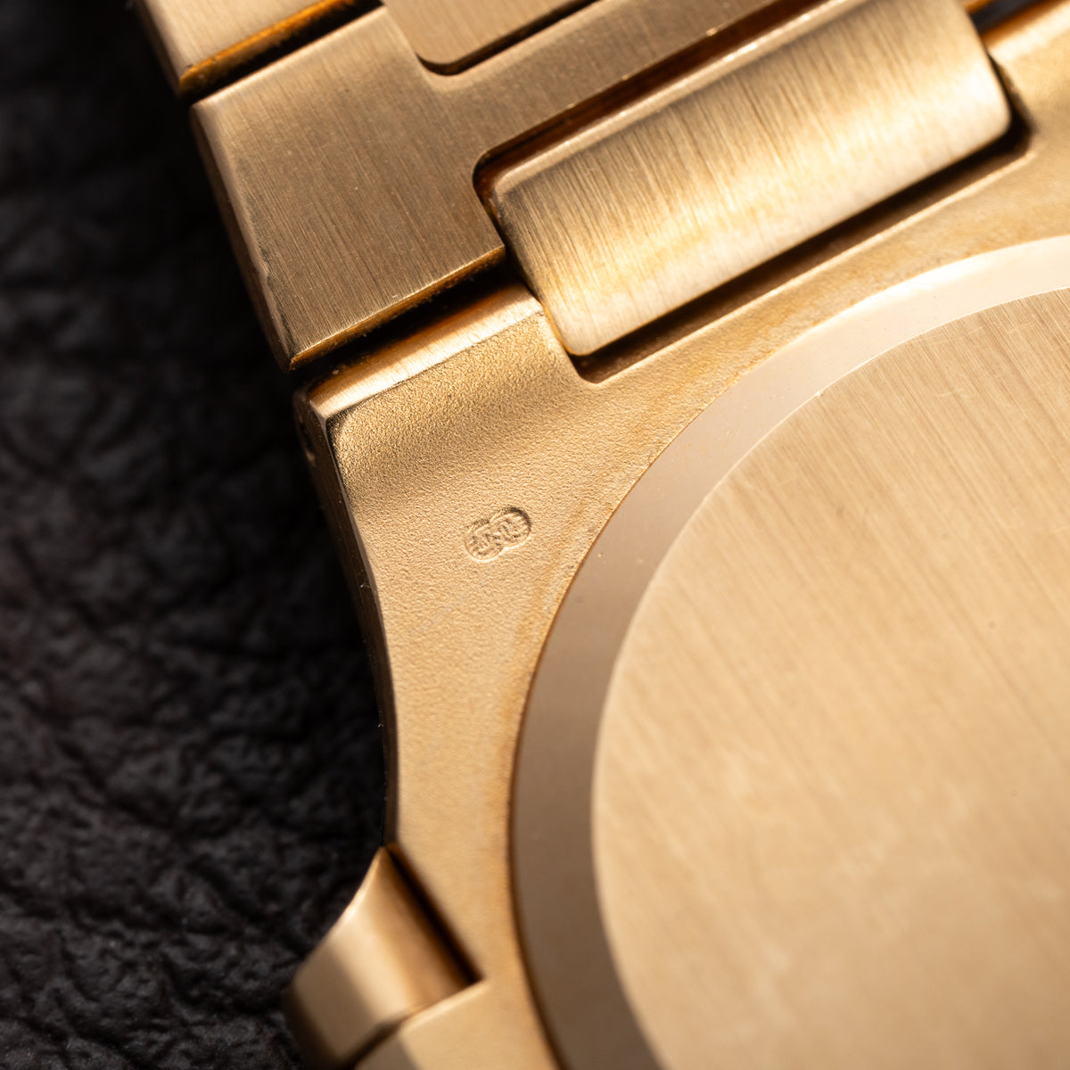 Patek Philippe Nautilus Blue Sigma Dial 18K Yellow Gold Patek Philippe Service 2020 Ref 3800 from 1990