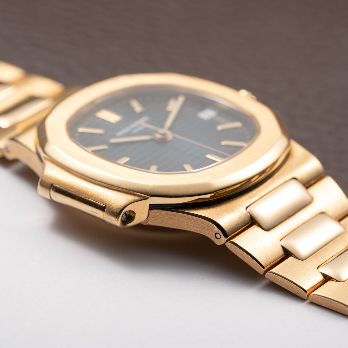 Patek Philippe Nautilus Blue Sigma Dial 18K Yellow Gold Patek Philippe Service 2020 Ref 3800 from 1990