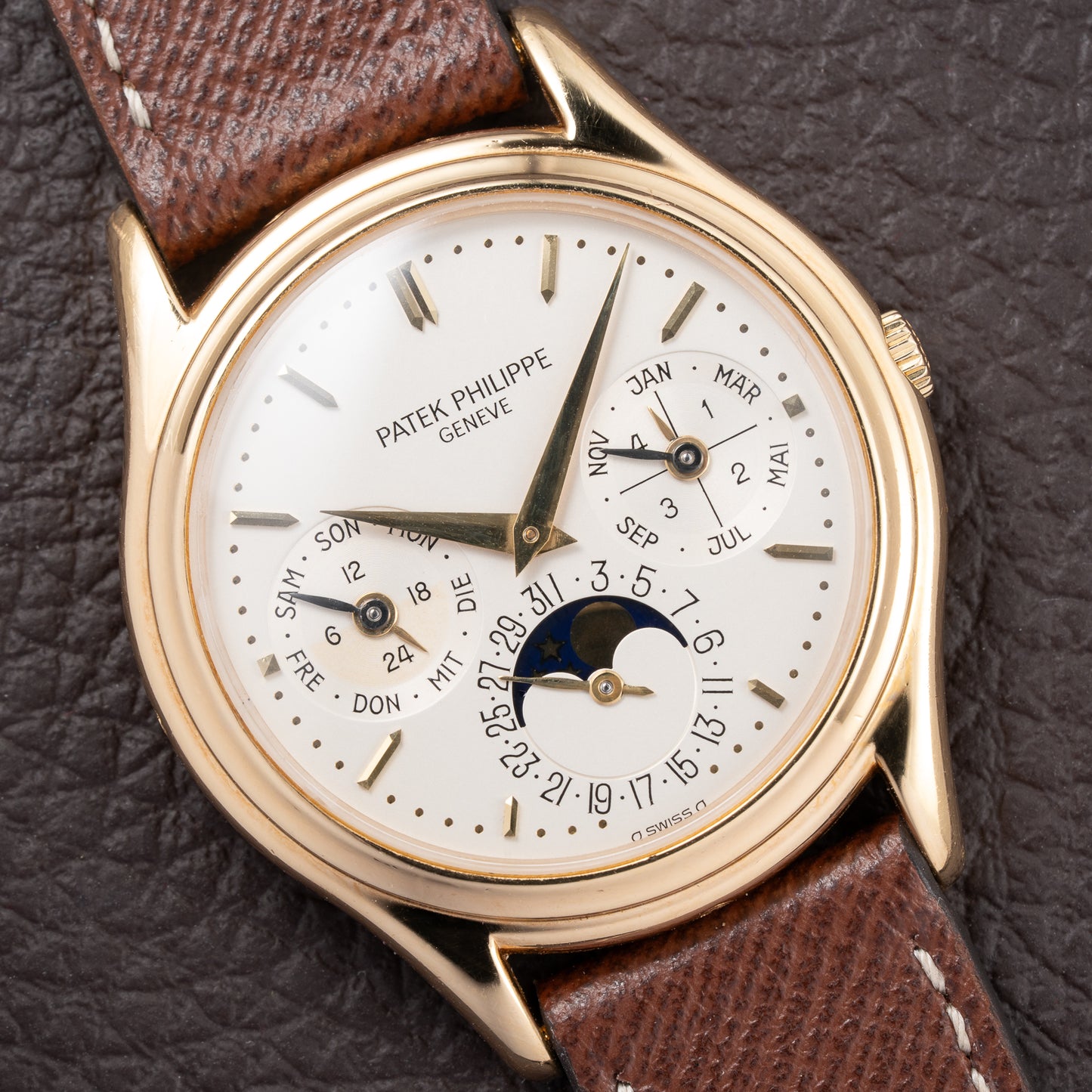 Patek Philippe Perpetual Calendar Calatrava 18K Yellow Gold Second Series Ref. 3940J circa 1992
