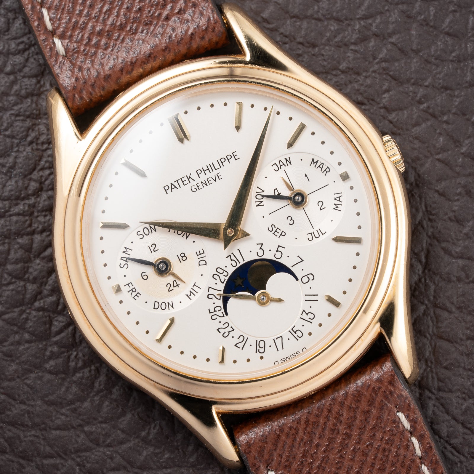 Patek Philippe Perpetual Calendar Calatrava 18K Yellow Gold Second Series Ref. 3940J circa 1992