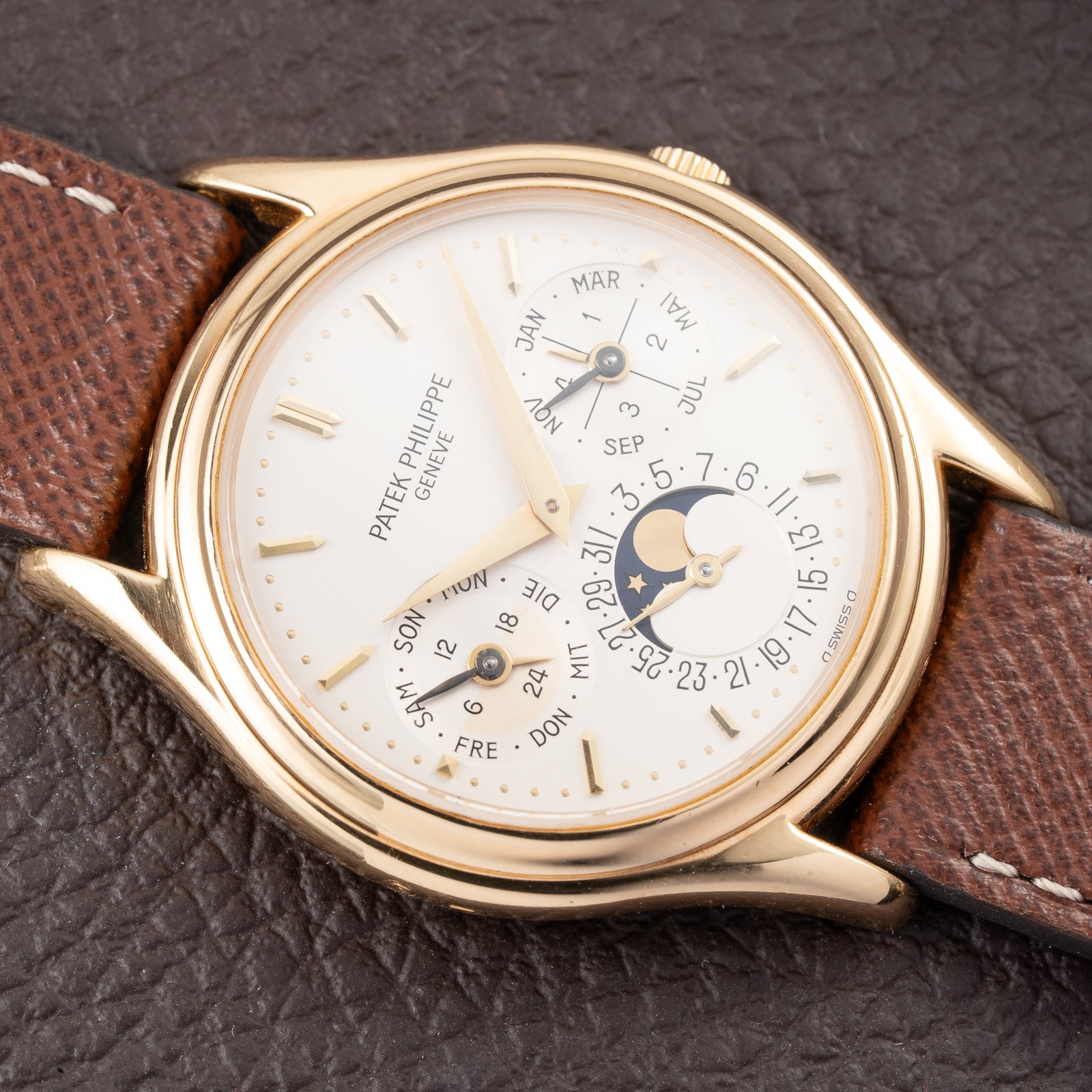 Patek Philippe Perpetual Calendar Calatrava 18K Yellow Gold Second Series Ref. 3940J circa 1992