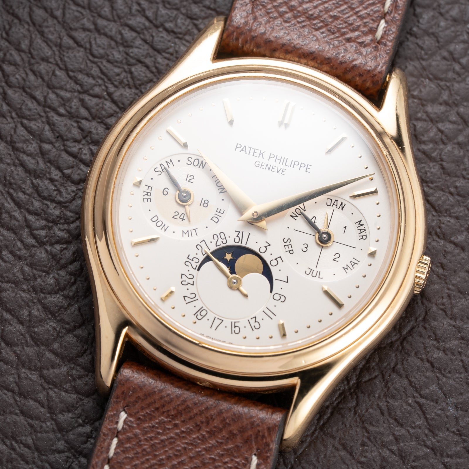 Patek Philippe Perpetual Calendar Calatrava 18K Yellow Gold Second Series Ref. 3940J circa 1992