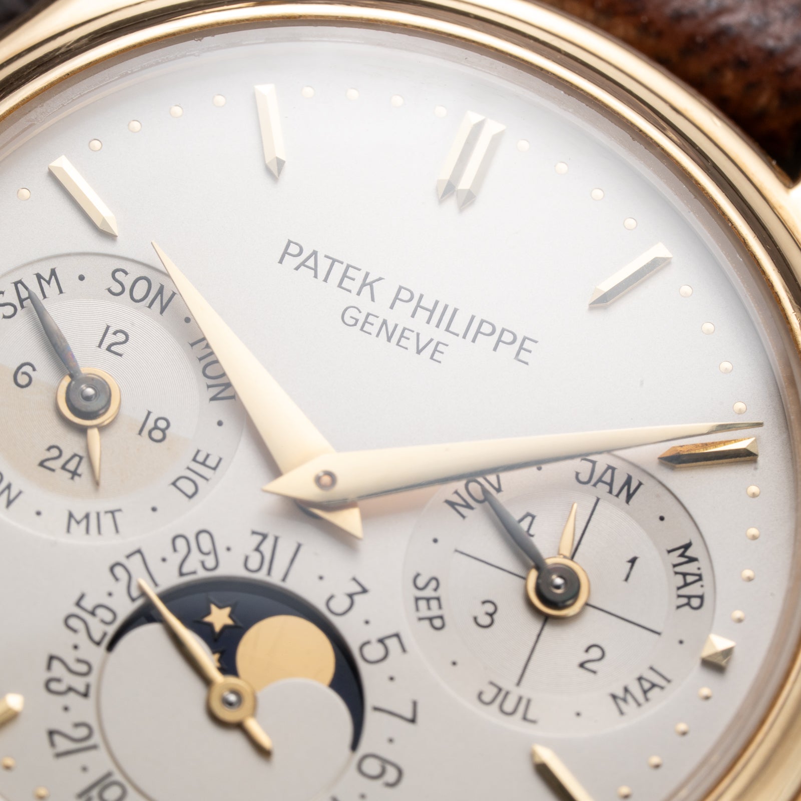 Patek Philippe Perpetual Calendar Calatrava 18K Yellow Gold Second Series Ref. 3940J circa 1992