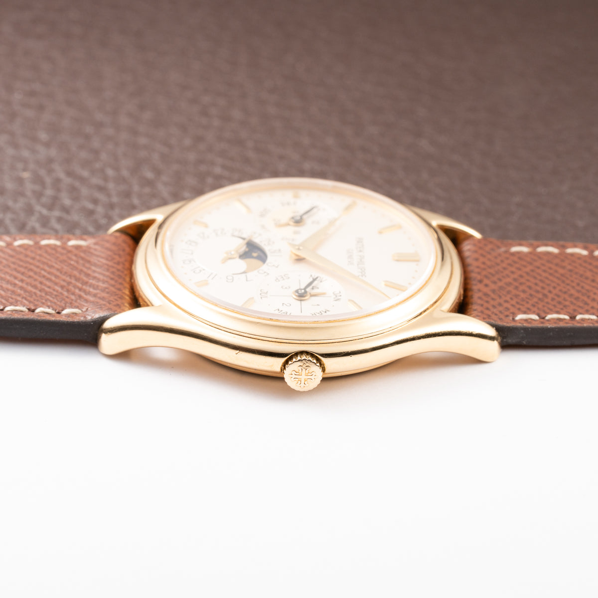 Patek Philippe Perpetual Calendar Calatrava 18K Yellow Gold Second Series Ref. 3940J circa 1992