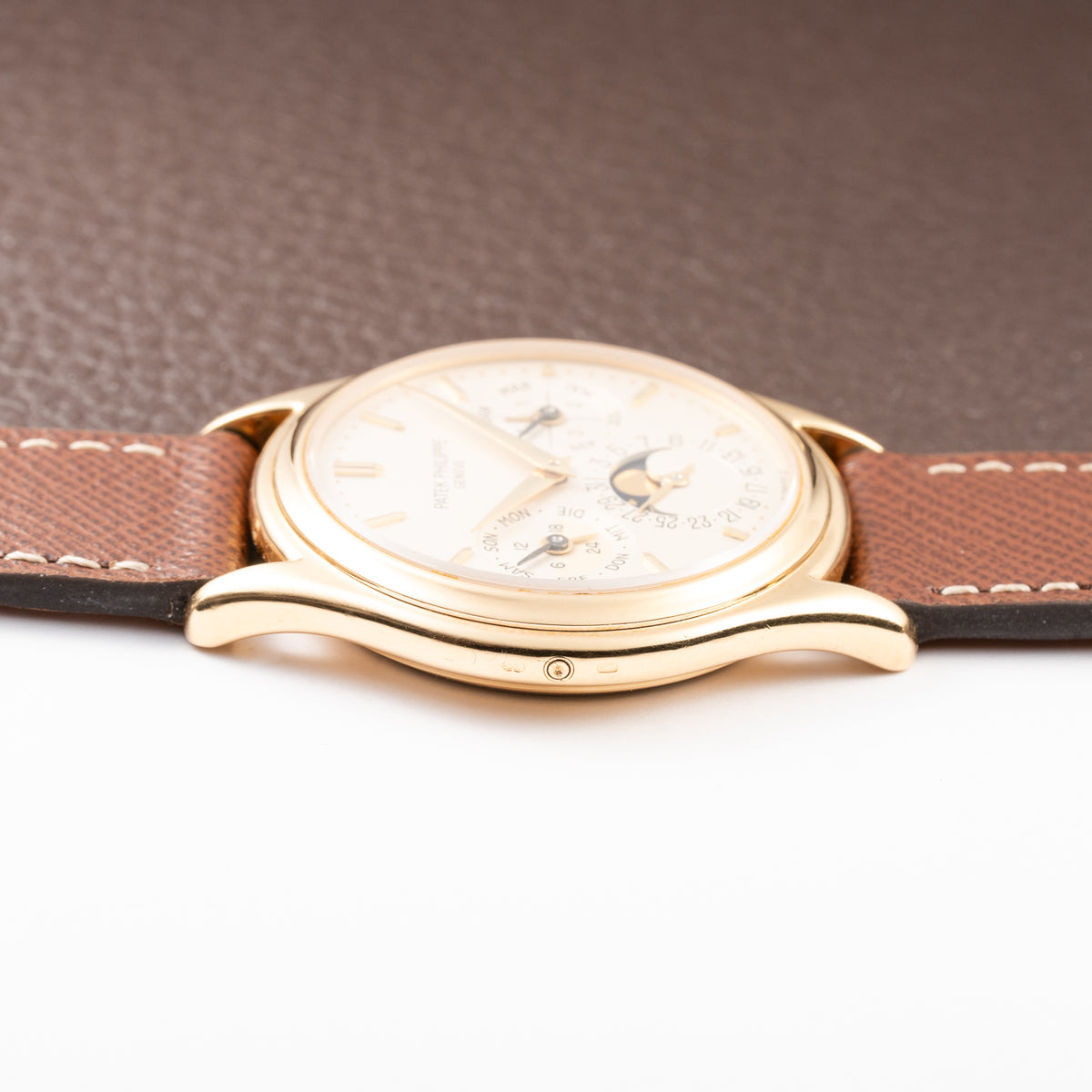 Patek Philippe Perpetual Calendar Calatrava 18K Yellow Gold Second Series Ref. 3940J circa 1992