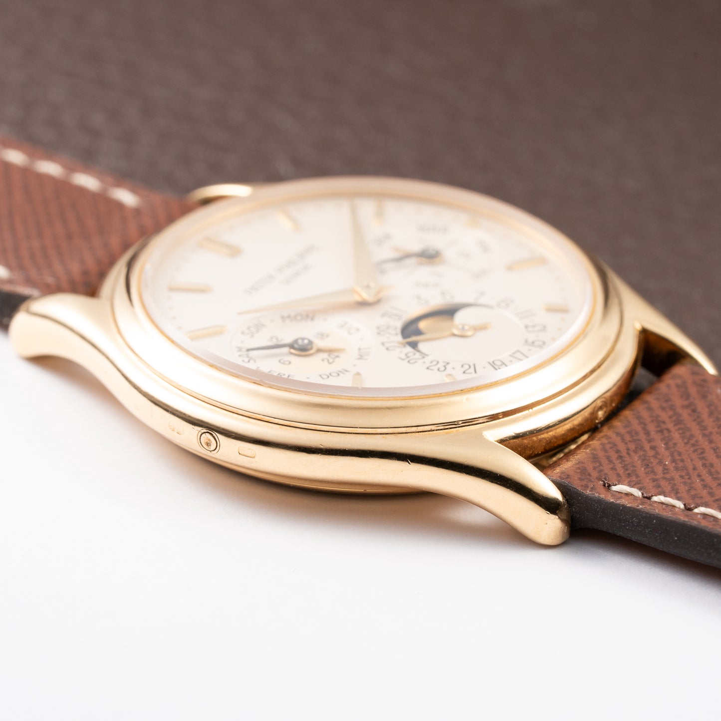 Patek Philippe Perpetual Calendar Calatrava 18K Yellow Gold Second Series Ref. 3940J circa 1992