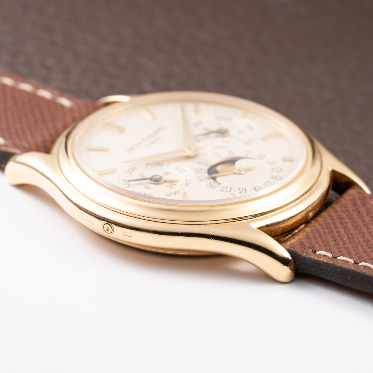 Patek Philippe Perpetual Calendar Calatrava 18K Yellow Gold Second Series Ref. 3940J circa 1992