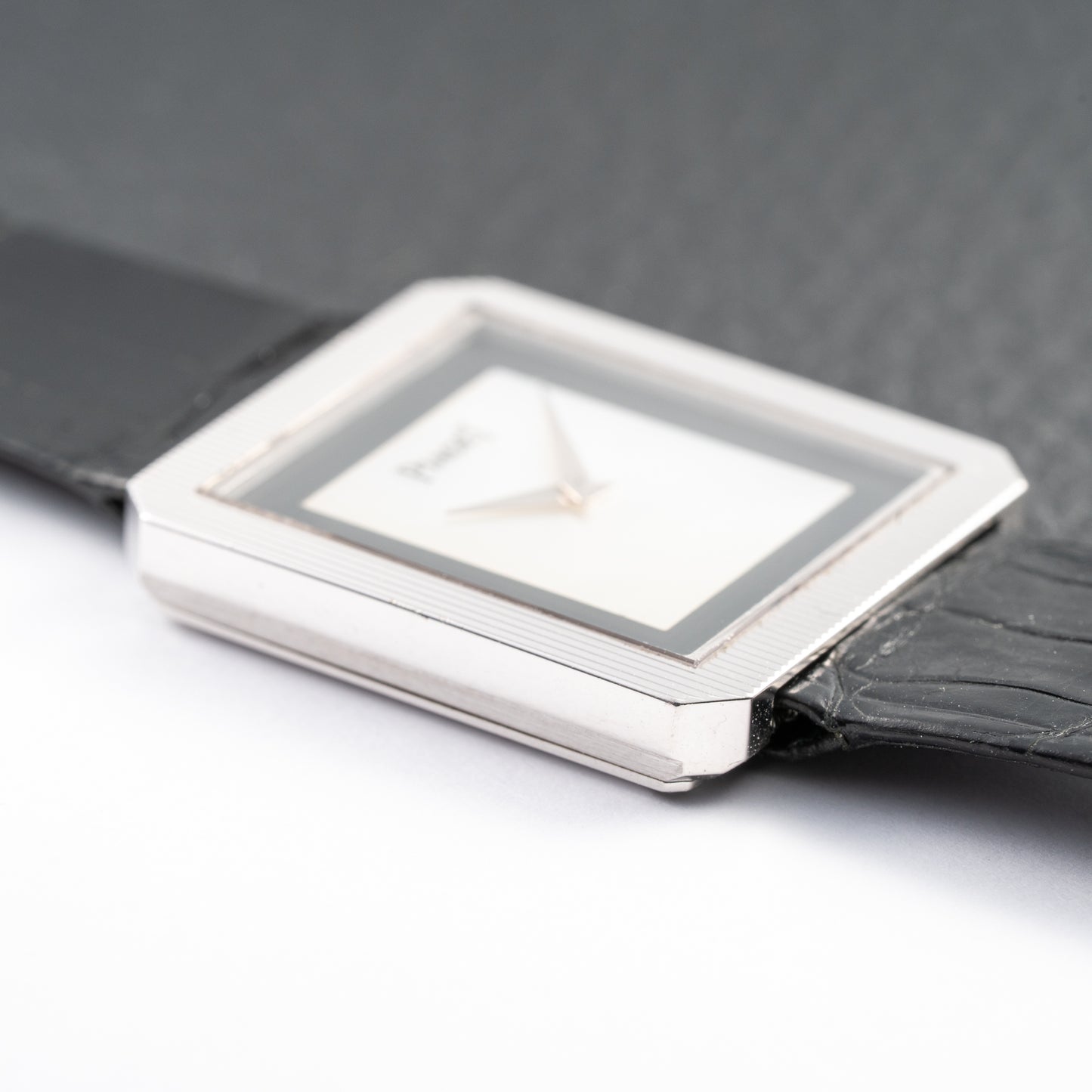 Piaget Protocole Onyx & Mother of Pearl 18k White Gold Ref. 8154 from 1980s