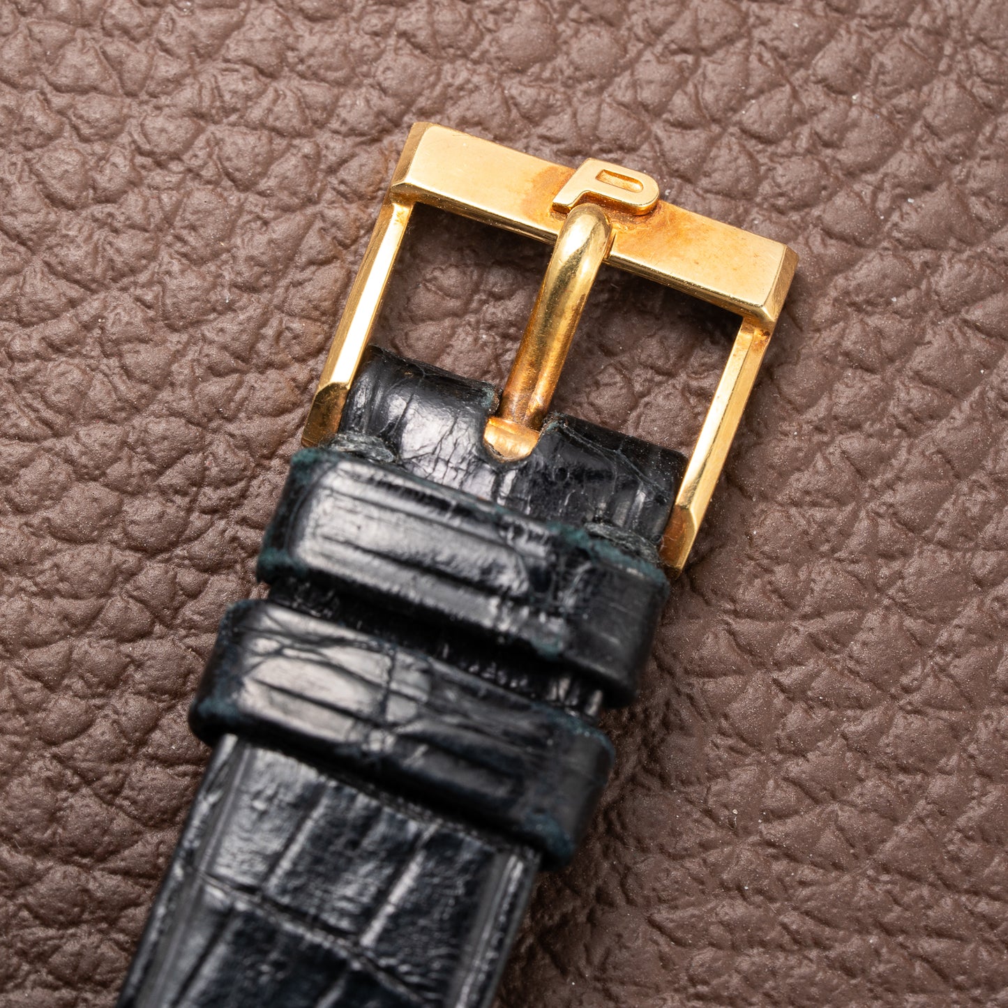 Piaget Square Onyx Clous de Paris 18k Yellow Gold Cal. 9P Ref. 9200 from 1970s