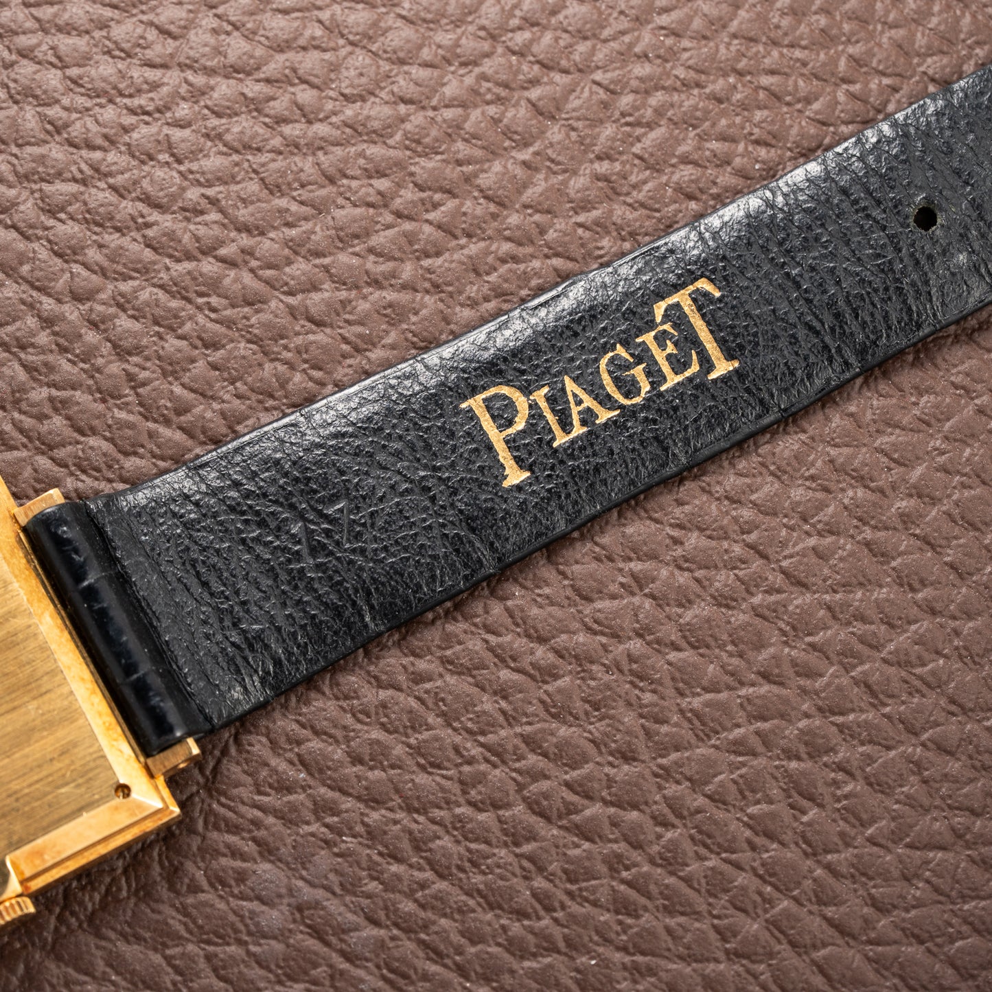 Piaget Square Onyx Clous de Paris 18k Yellow Gold Cal. 9P Ref. 9200 from 1970s