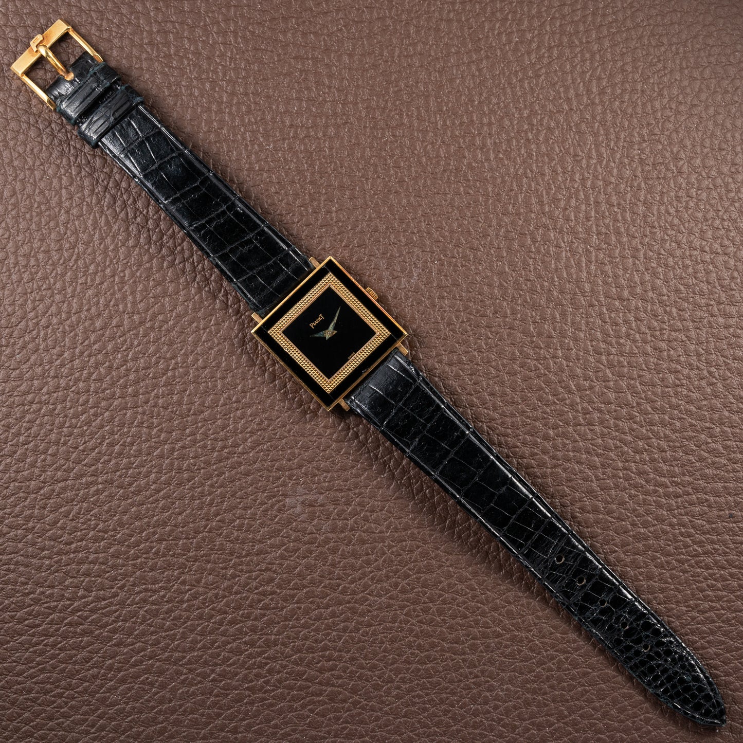 Piaget Square Onyx Clous de Paris 18k Yellow Gold Cal. 9P Ref. 9200 from 1970s