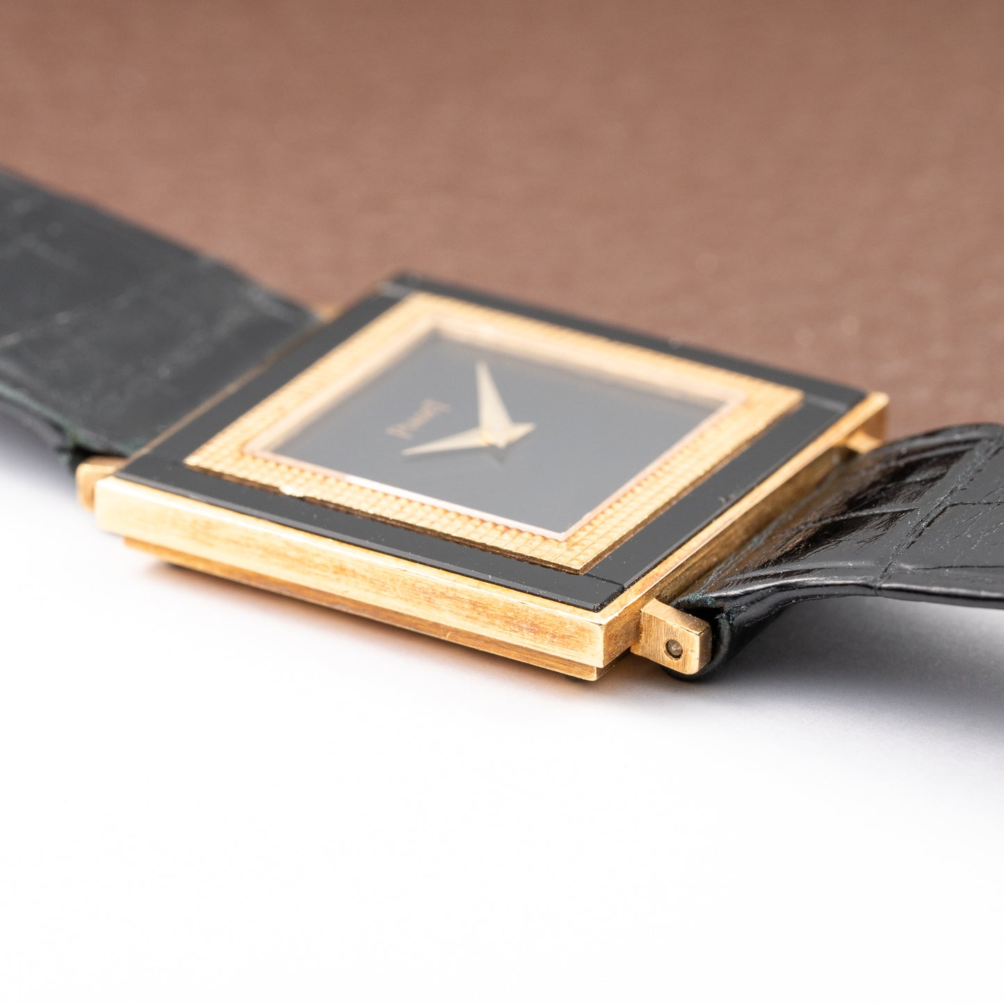 Piaget Square Onyx Clous de Paris 18k Yellow Gold Cal. 9P Ref. 9200 from 1970s