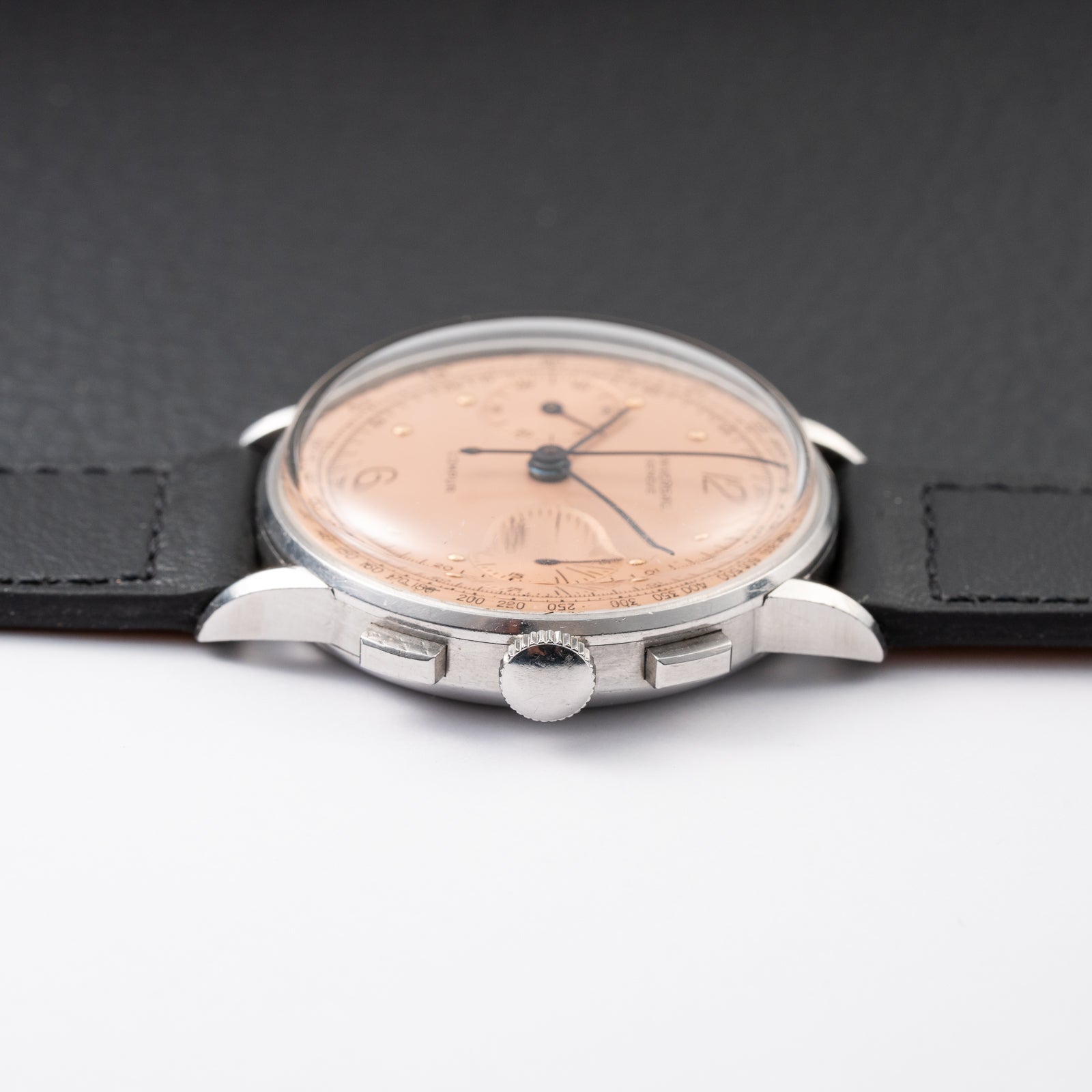 Universal Genève Compax Pink Salmon Dial Steel Fancy Lugs Calibre 285 Ref 22458 from 1940s