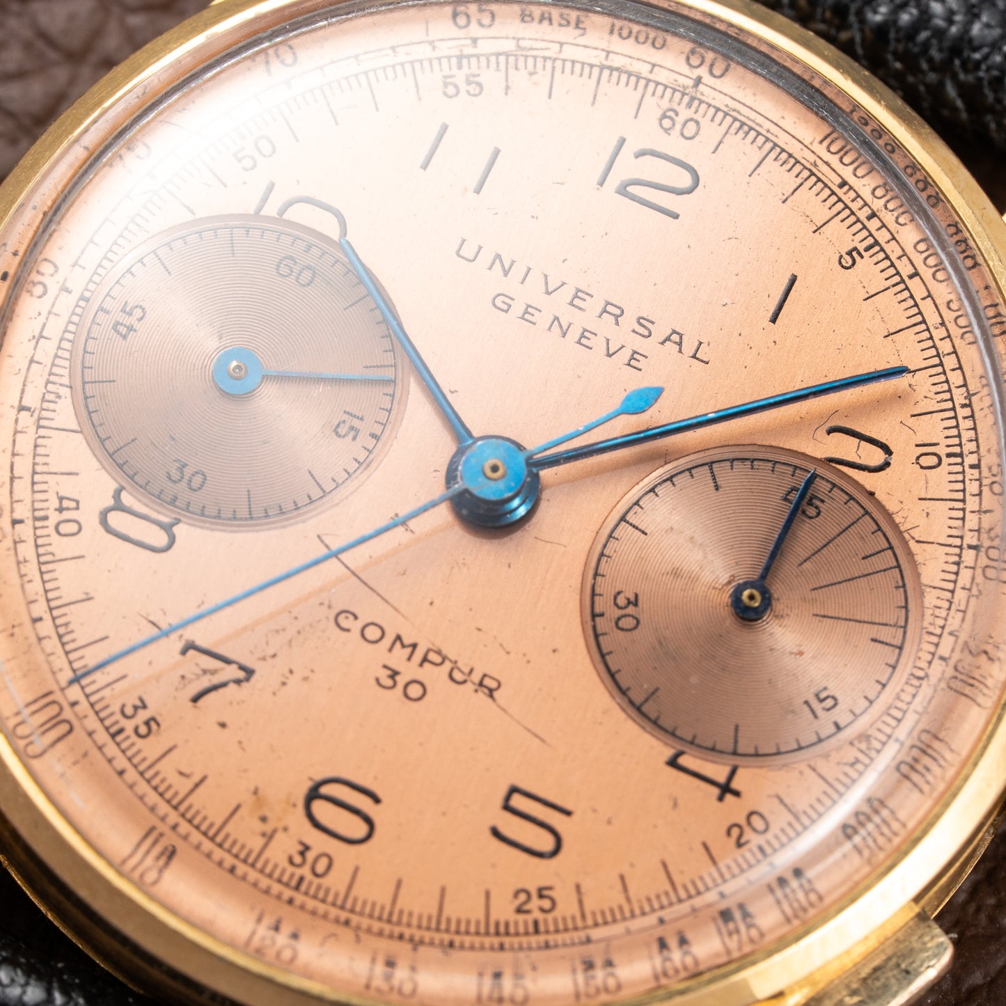 Universal Genève Compur 30 Chronograph with Salmon Dial 18K Yellow Gold Ref. 12445 Circa 1941