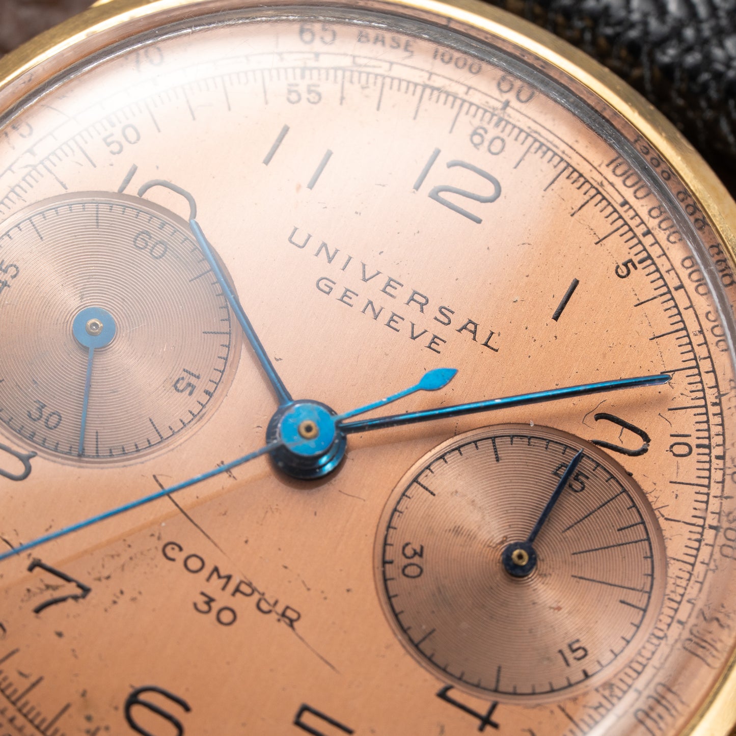 Universal Genève Compur 30 Chronograph with Salmon Dial 18K Yellow Gold Ref. 12445 Circa 1941