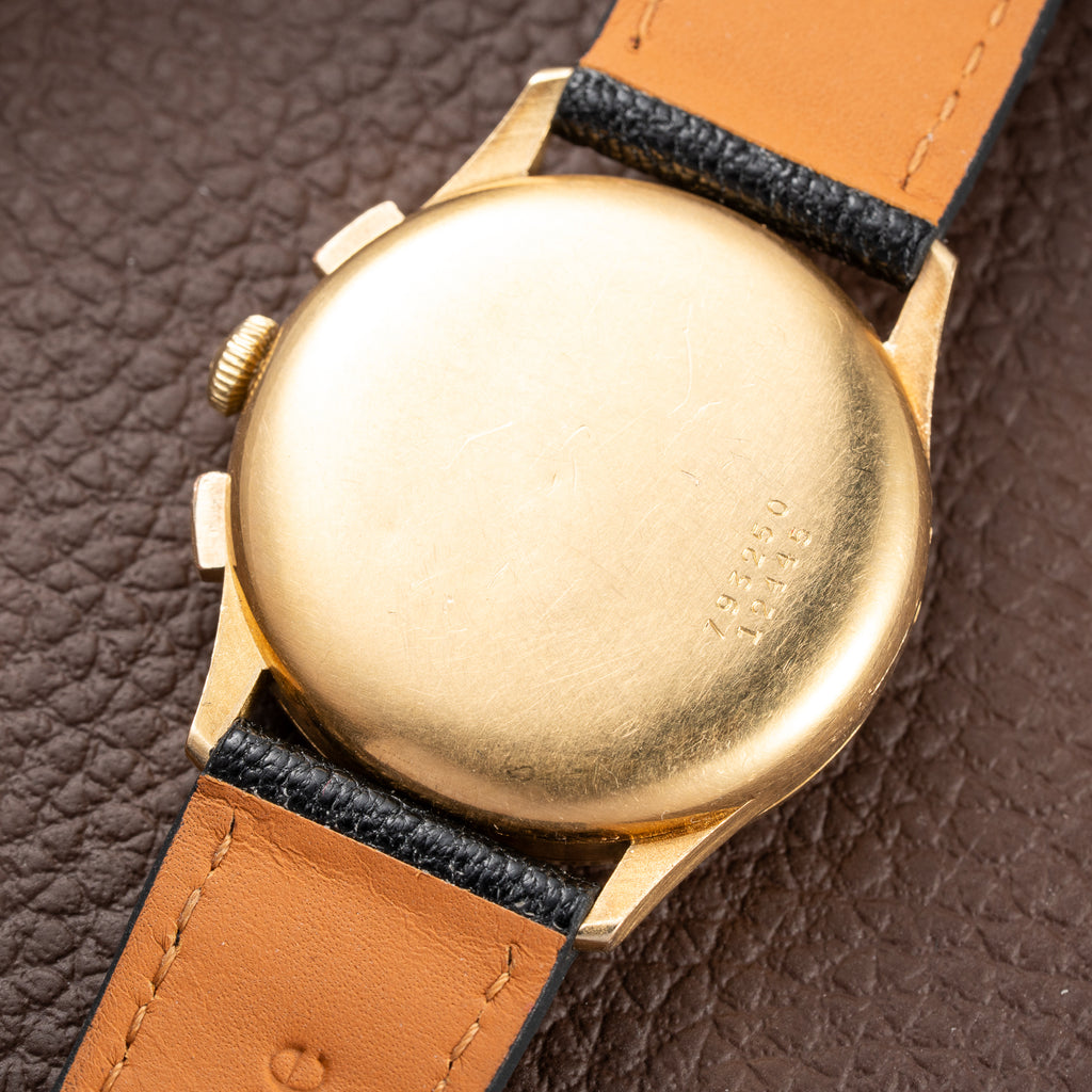 Universal Genève Compur 30 Chronograph with Salmon Dial 18K Yellow Gold Ref. 12445 Circa 1941