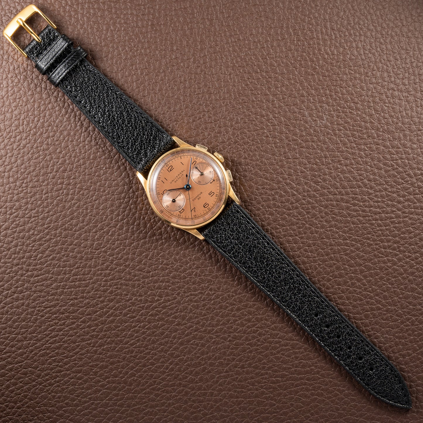 Universal Genève Compur 30 Chronograph with Salmon Dial 18K Yellow Gold Ref. 12445 Circa 1941