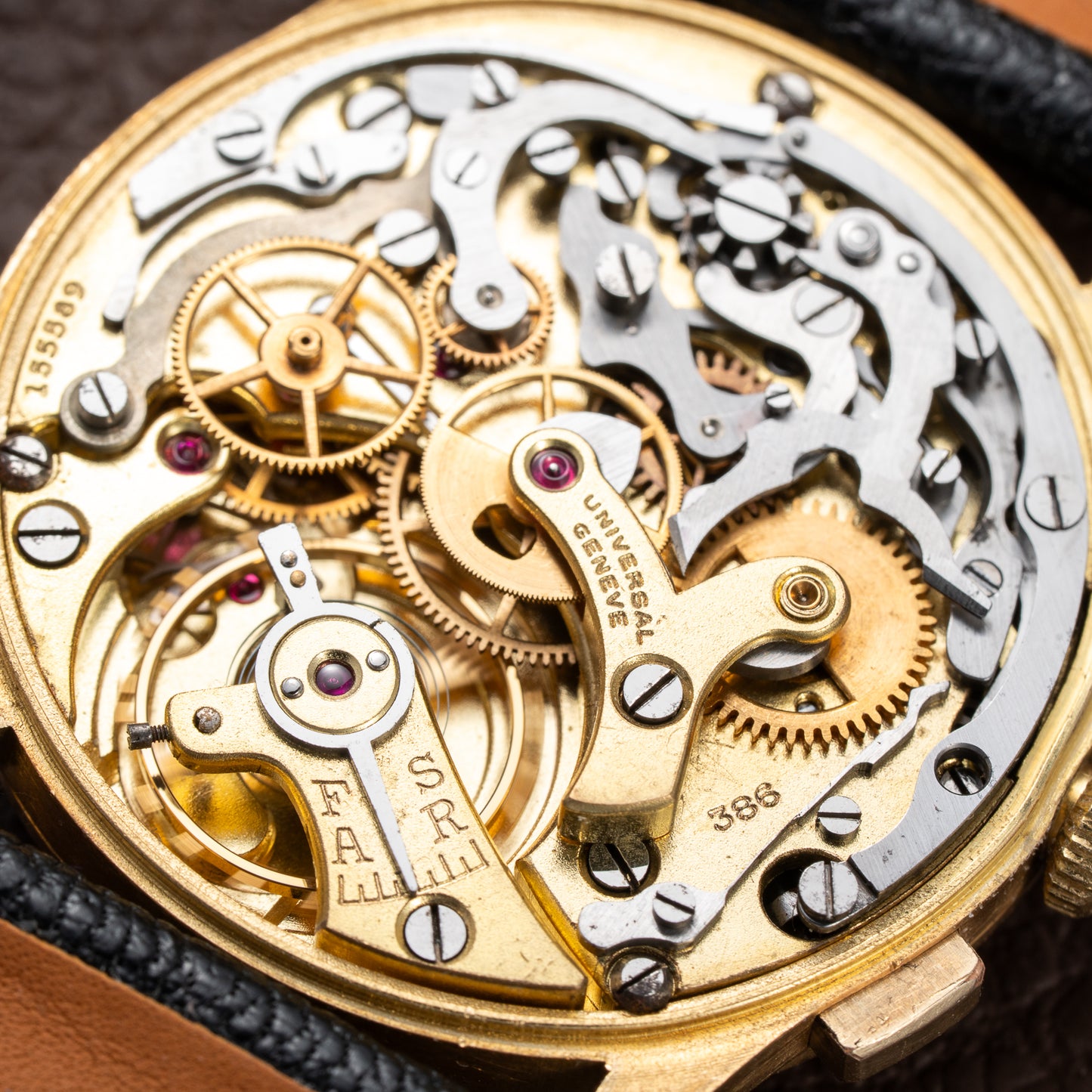 Universal Genève Compur 30 Chronograph with Salmon Dial 18K Yellow Gold Ref. 12445 Circa 1941