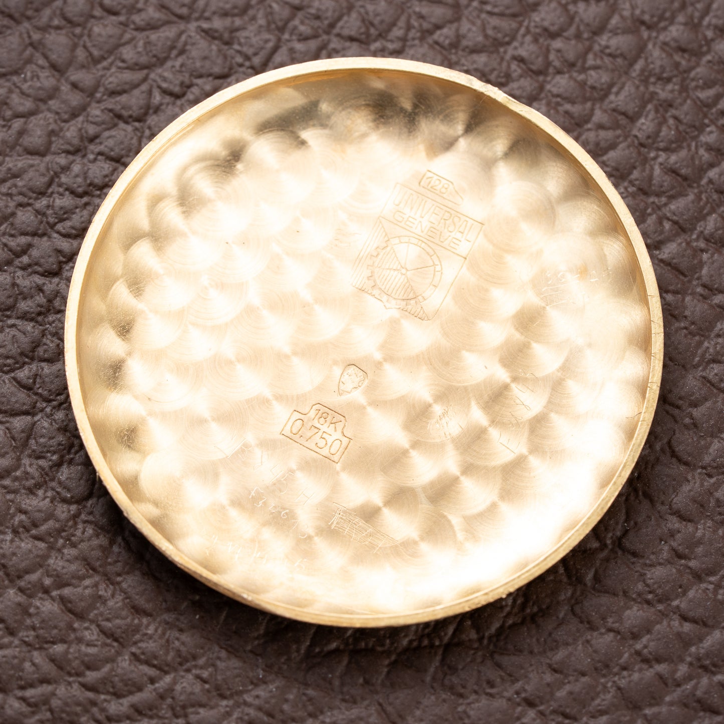 Universal Genève Compur 30 Chronograph with Salmon Dial 18K Yellow Gold Ref. 12445 Circa 1941