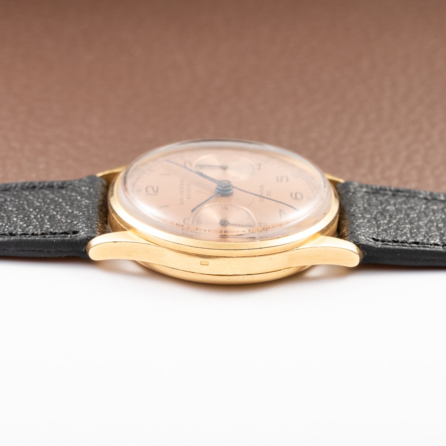 Universal Genève Compur 30 Chronograph with Salmon Dial 18K Yellow Gold Ref. 12445 Circa 1941