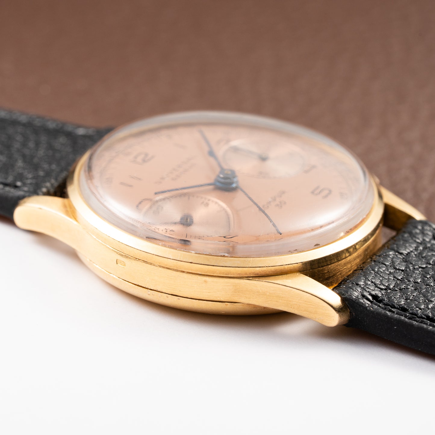 Universal Genève Compur 30 Chronograph with Salmon Dial 18K Yellow Gold Ref. 12445 Circa 1941