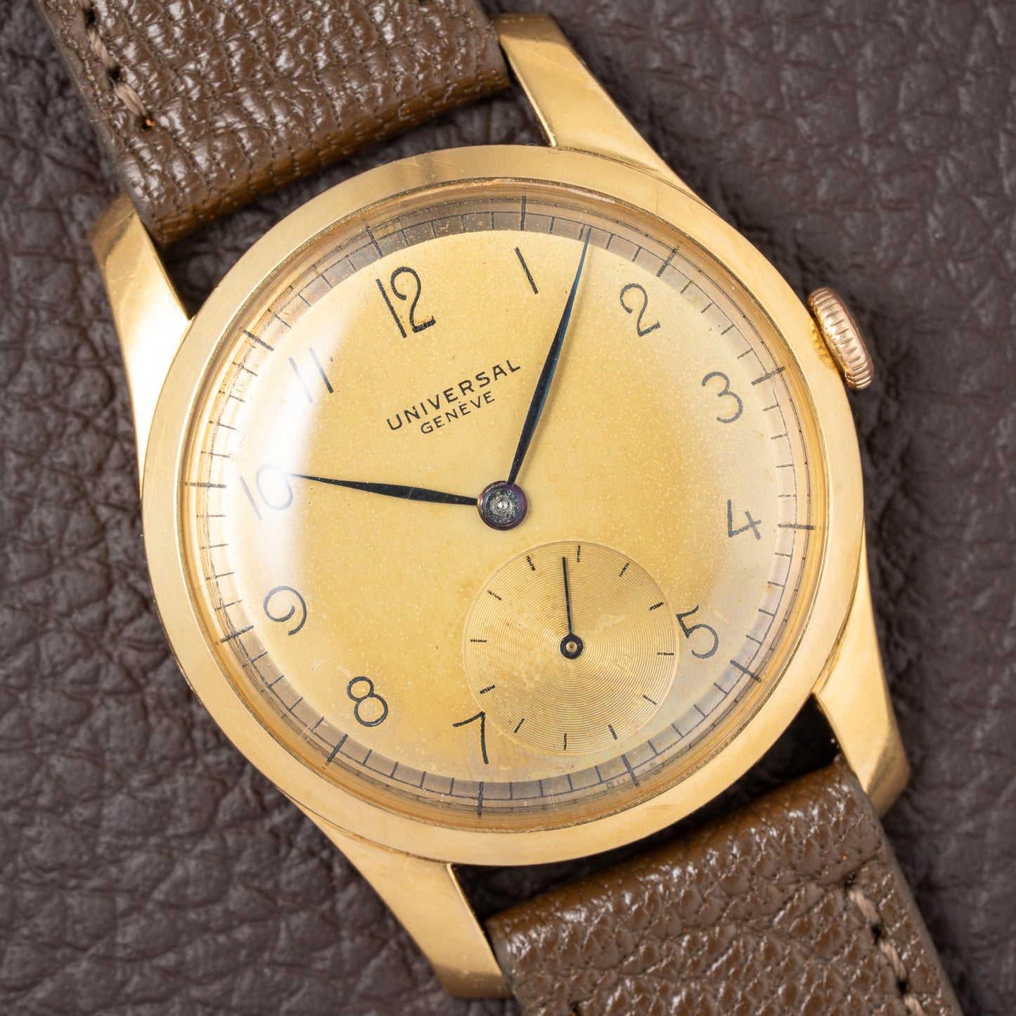 Universal Genève Dress Watch Sub Seconds “Curved Galbée Lugs” 18k Gold Ref. 112132 from 1950s