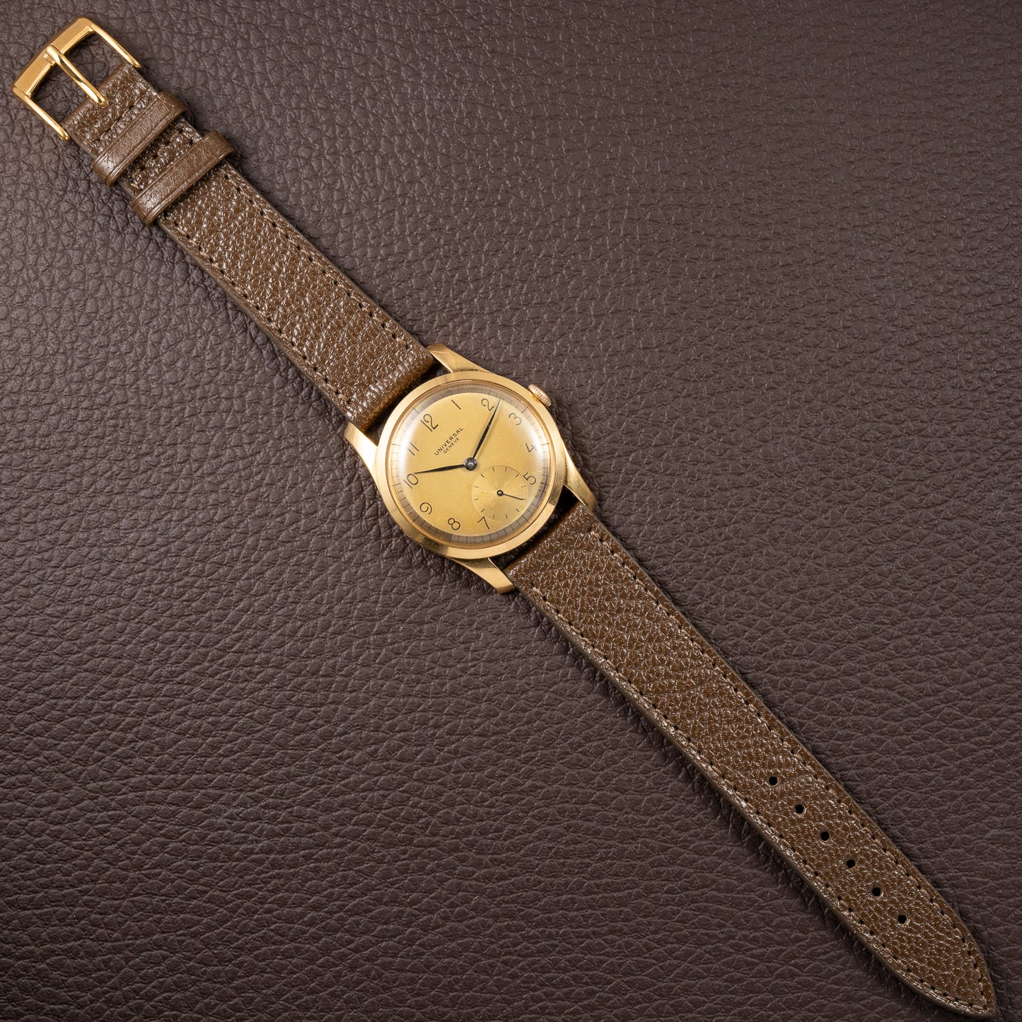 Universal Genève Dress Watch Sub Seconds “Curved Galbée Lugs” 18k Gold Ref. 112132 from 1950s